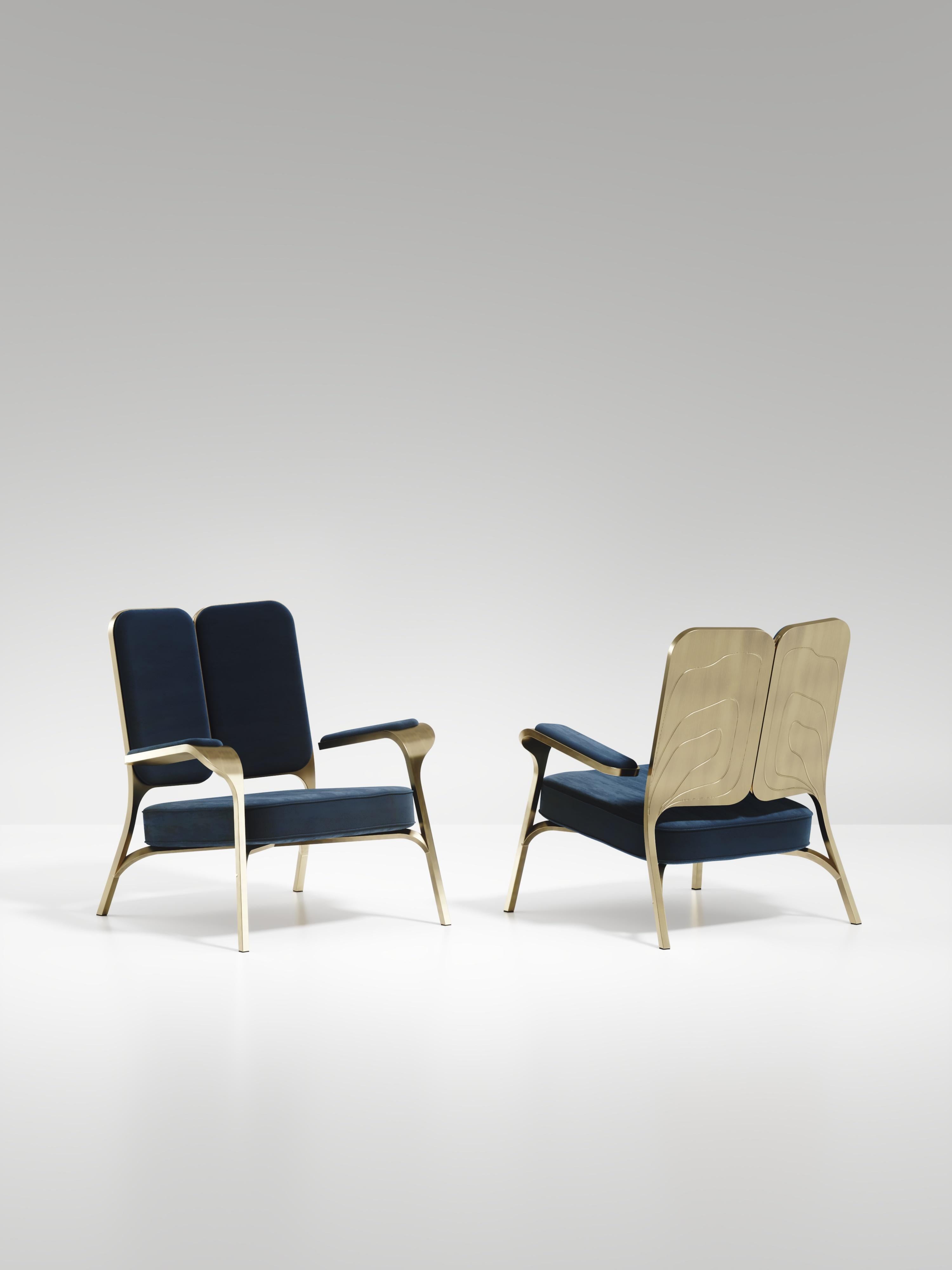 Laiton Ensemble de 2 fauteuils tapissés avec détails en laiton Bronze-Patina de R&Y Augousti en vente