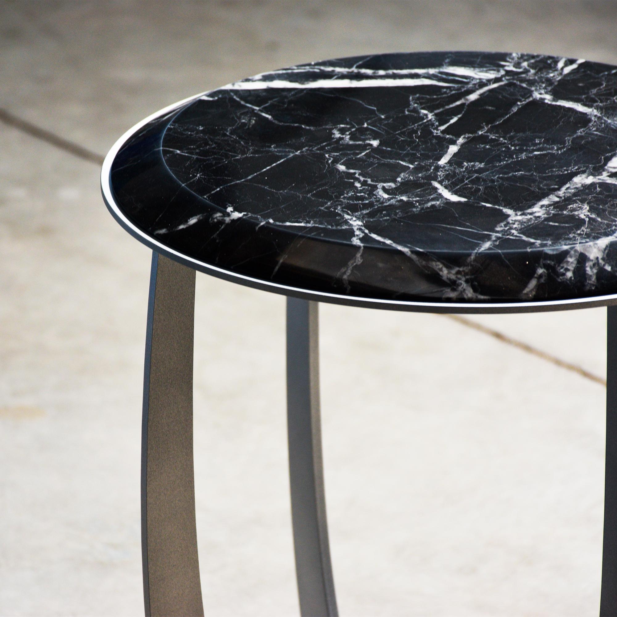 2er-Set Valentine Nero Marquina Marmor-Couchtisch von WM Metal Design (21. Jahrhundert und zeitgenössisch) im Angebot
