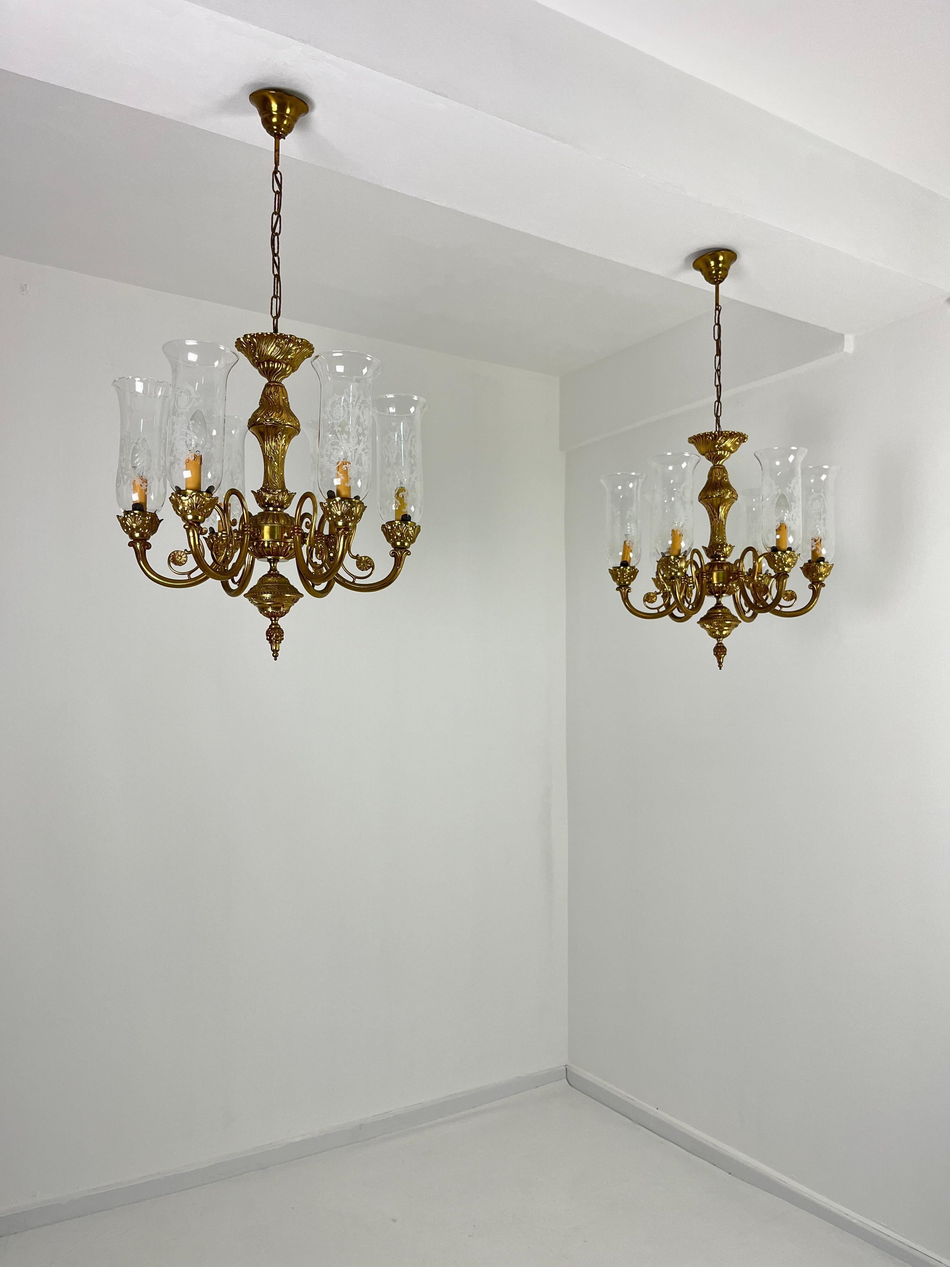 Set di 2 lampadari veneziani a 6 luci in ottone e vetro di Murano 1960s in vendita 5