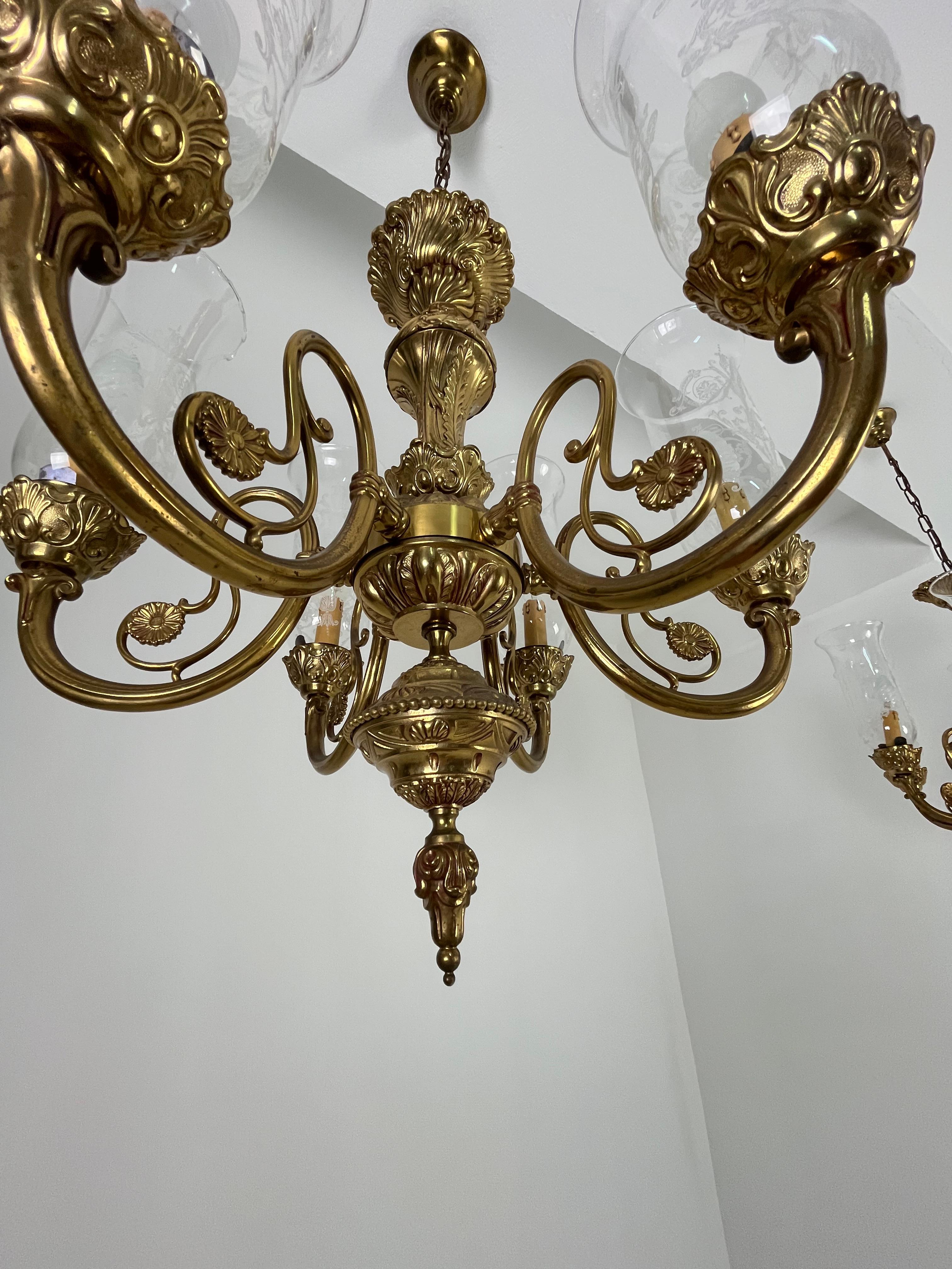 Set di 2 lampadari veneziani a 6 luci in ottone e vetro di Murano 1960s in vendita 1