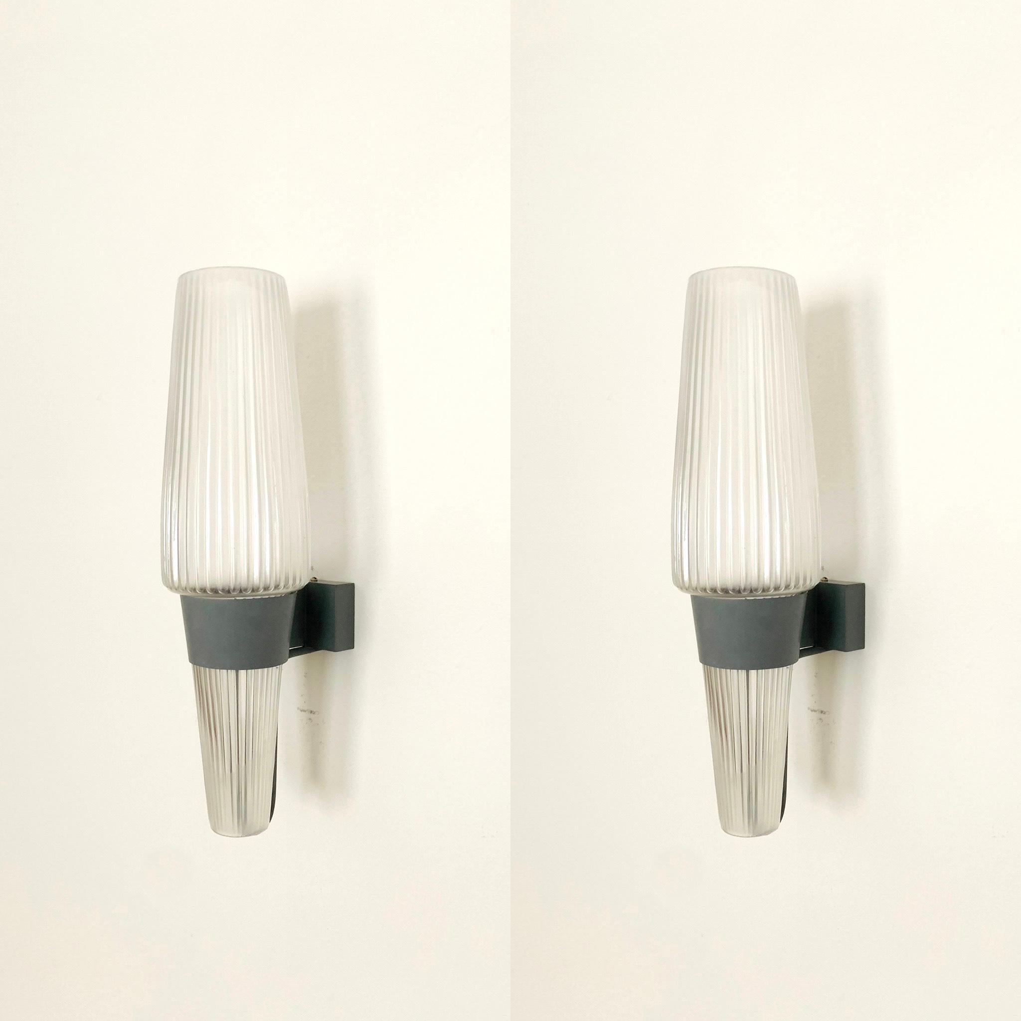 Wonderful and very large Venezia wall lamps from the 1950s.
Very rare and a real eye-catcher in every home.
Extremely beautiful lighting atmosphere with both direct and indirect light.
The glasses have a beautiful plastic
