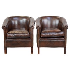 Set of 2 very well-maintained and comfortable cowhide English-style club chairs