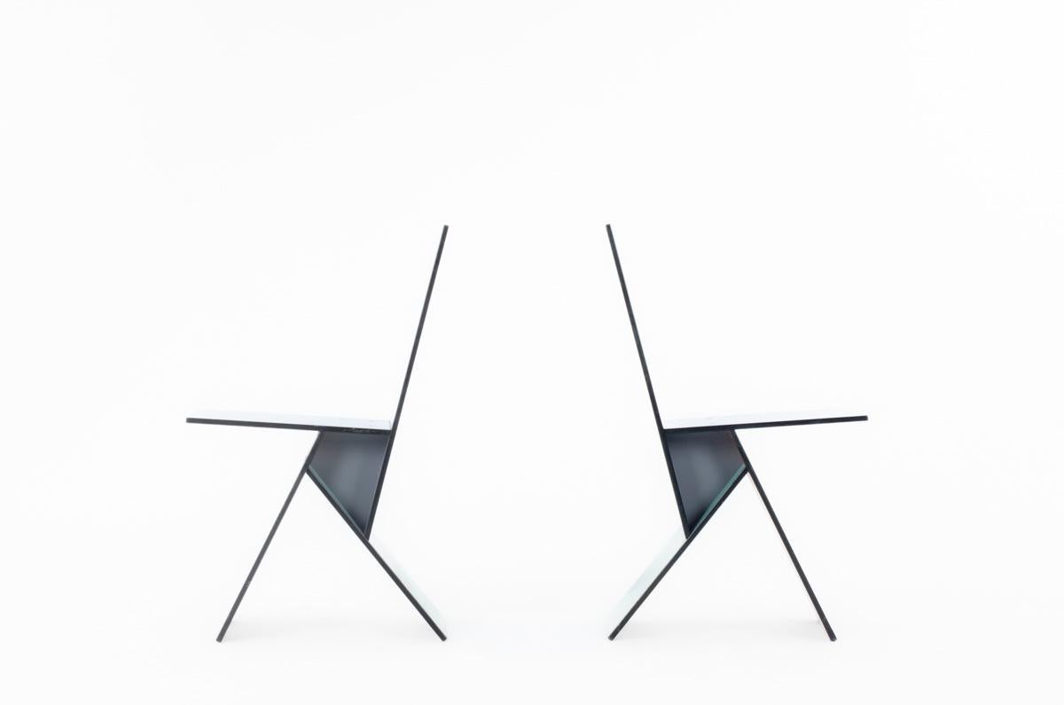 Paire de chaises modèle Vilbert conçue par Verner Panton dans les années 90 
Produit par Kellco Suisse et distribué par Ikea
Quatre parties en stratifié coloré reliées entre elles
Édition limitée, n'est plus produite
Quelques traces d'utilisation,