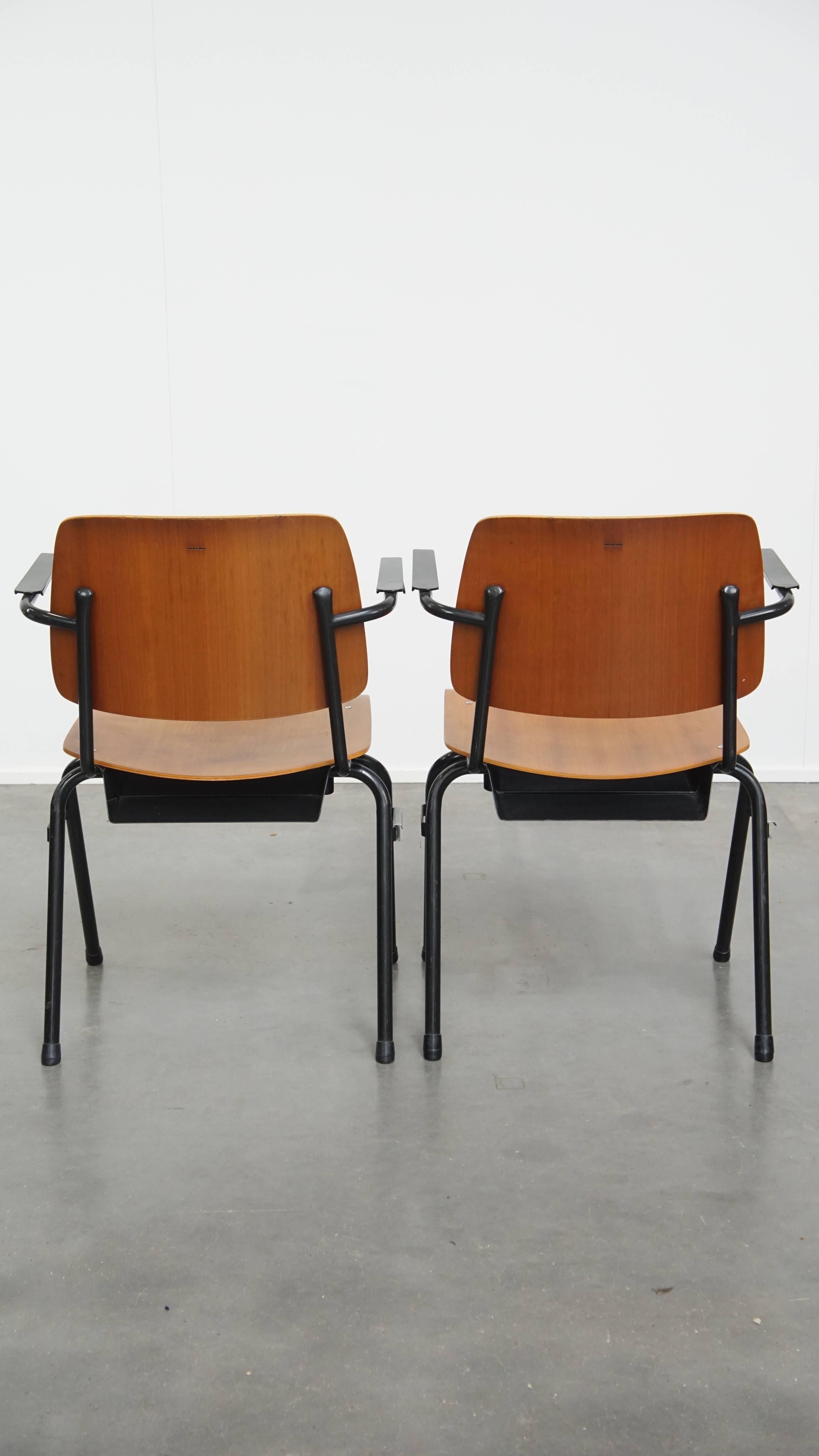 2 Stühle Vintage 1960s mit Armlehnen (Klassisch-römisch) im Angebot