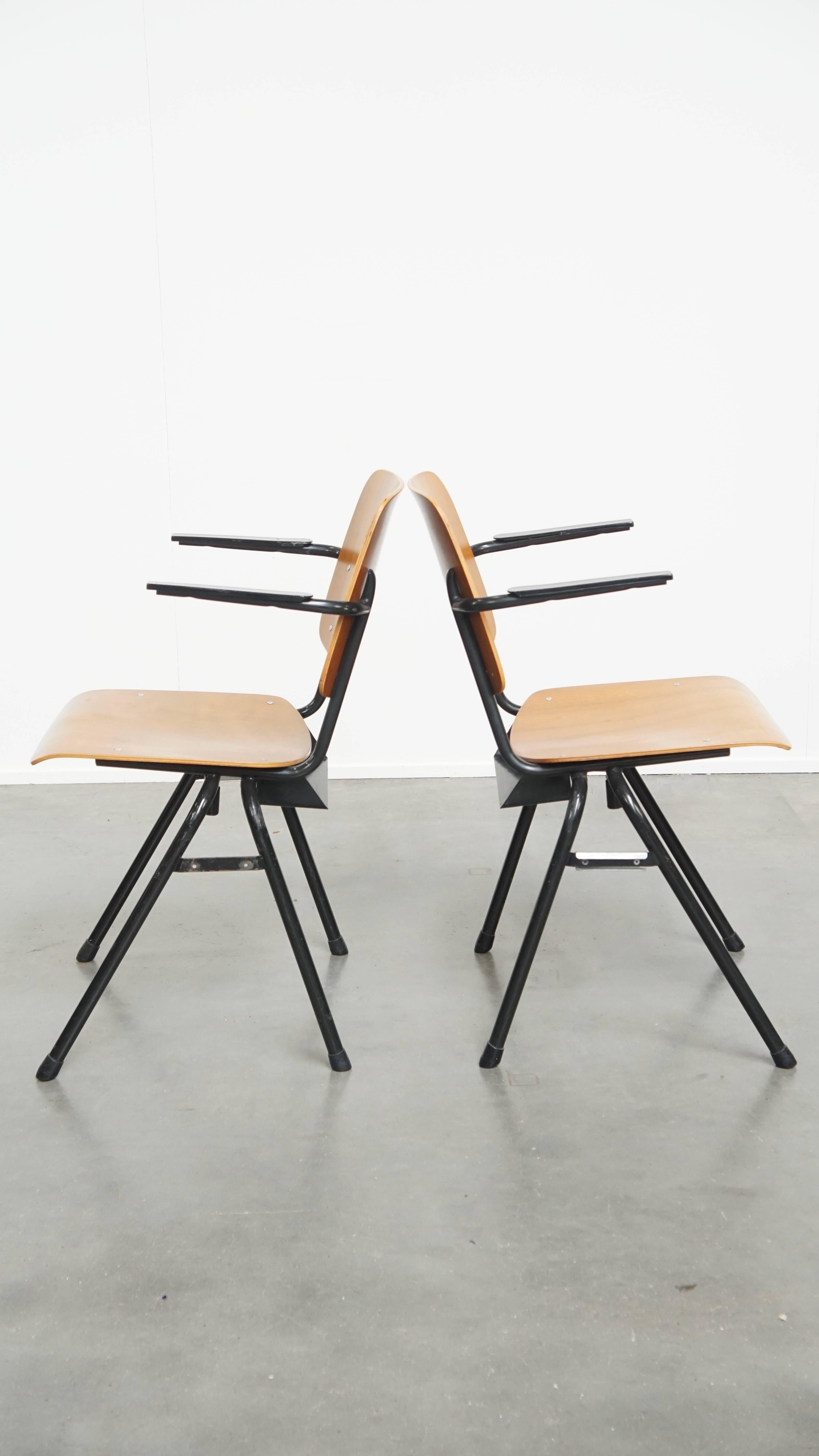 2 Stühle Vintage 1960s mit Armlehnen (Handgefertigt) im Angebot