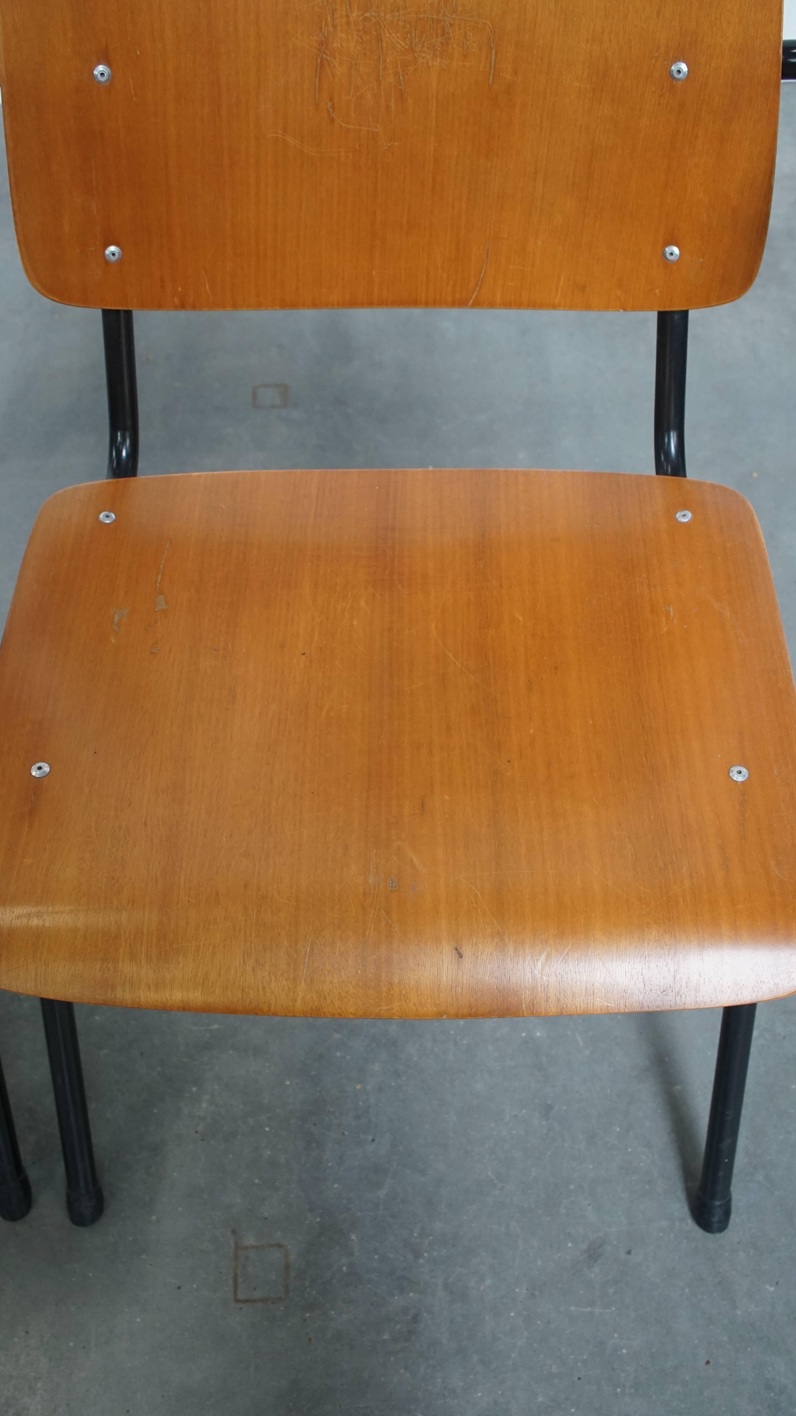 2 Stühle Vintage 1960s mit Armlehnen (Mitte des 20. Jahrhunderts) im Angebot
