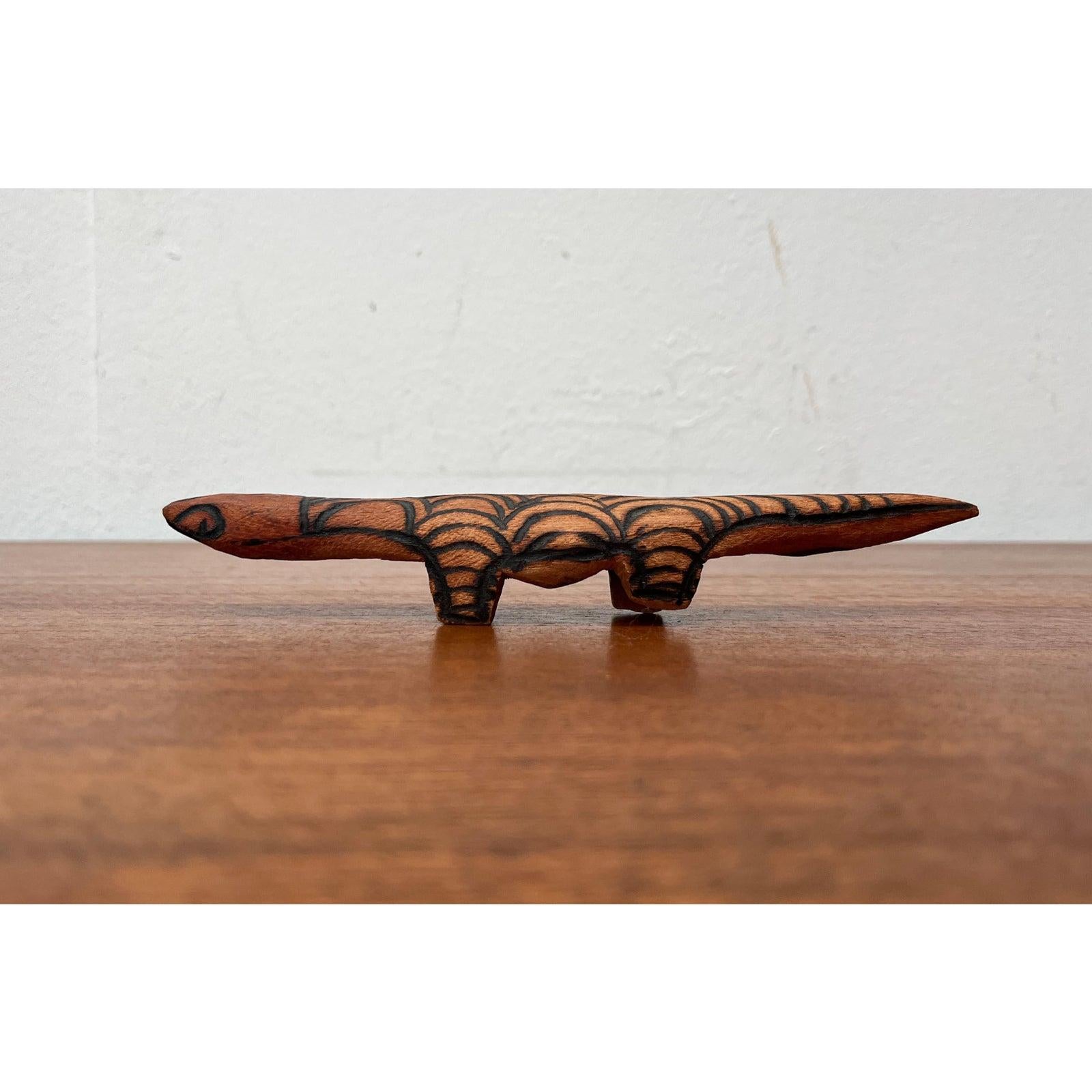 Set of 2 Vintage Australian Aboriginal Art Wood Carving Animal Figurines In Excellent Condition For Sale In Hamburg, DE