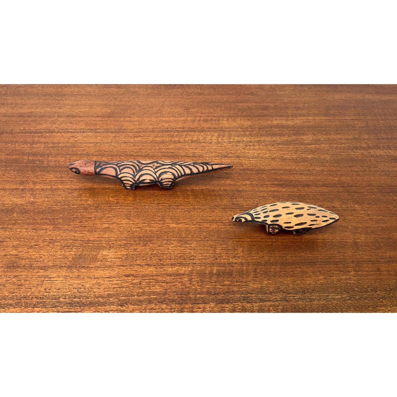 Set of 2 Vintage Australian Aboriginal Art Wood Carving Animal Figurines For Sale 1