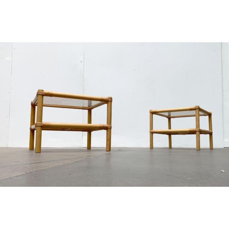 20ième siècle Ensemble de 2 tables d'appoint vintage en bambou et verre, années 1970 en vente