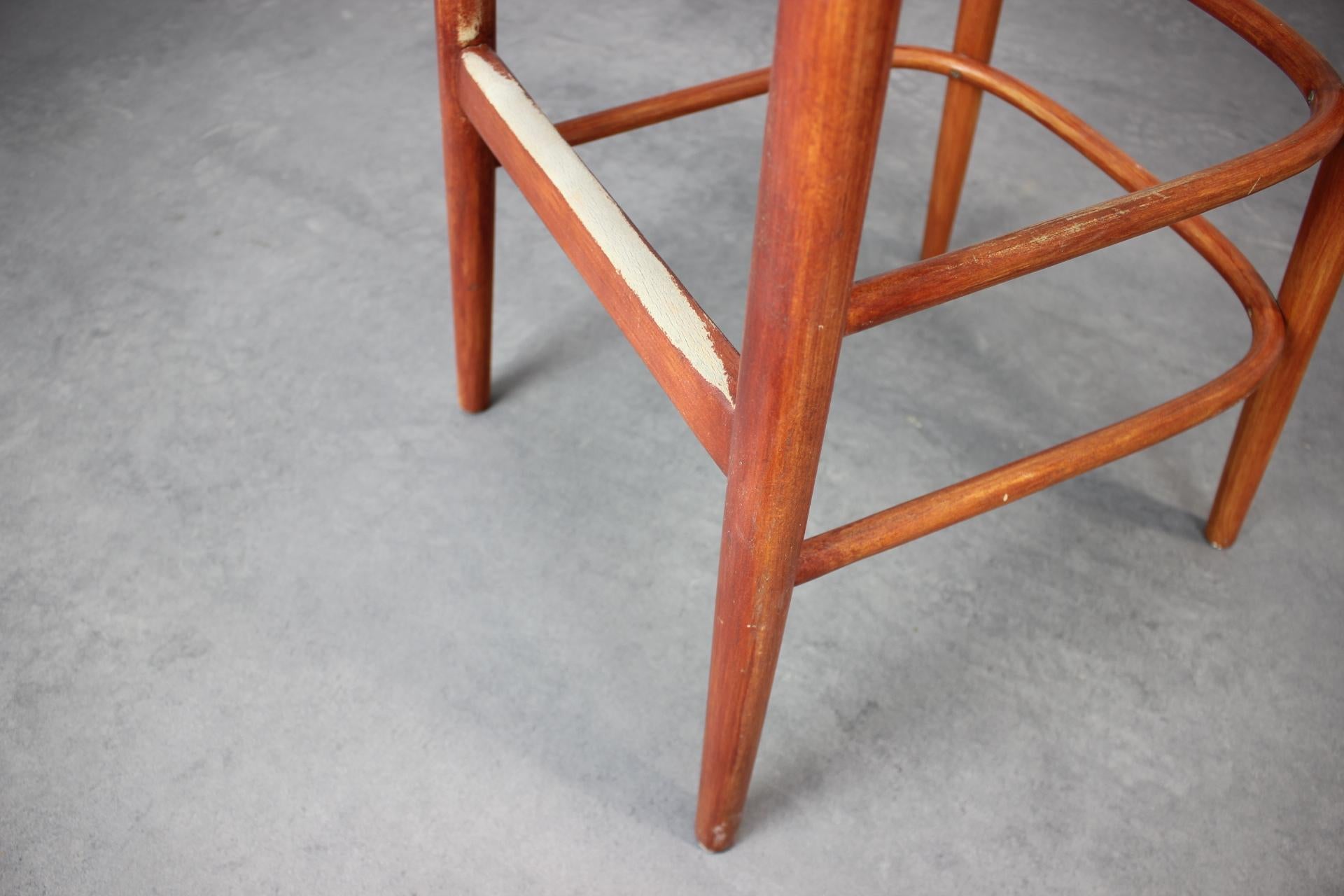 Juego de 2 taburetes de bar vintage by TON, 1980 en venta 5