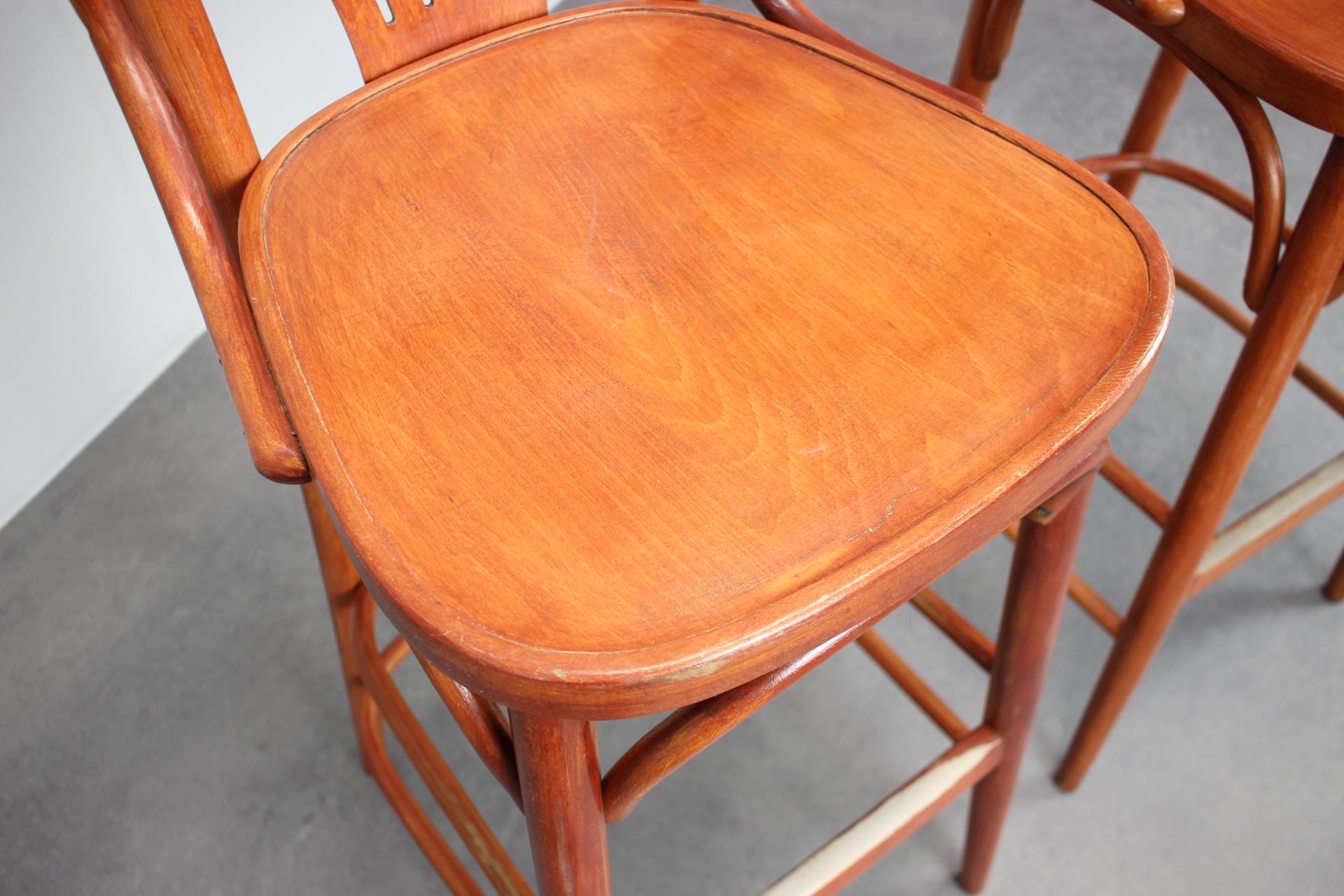 Juego de 2 taburetes de bar vintage by TON, 1980 en venta 2