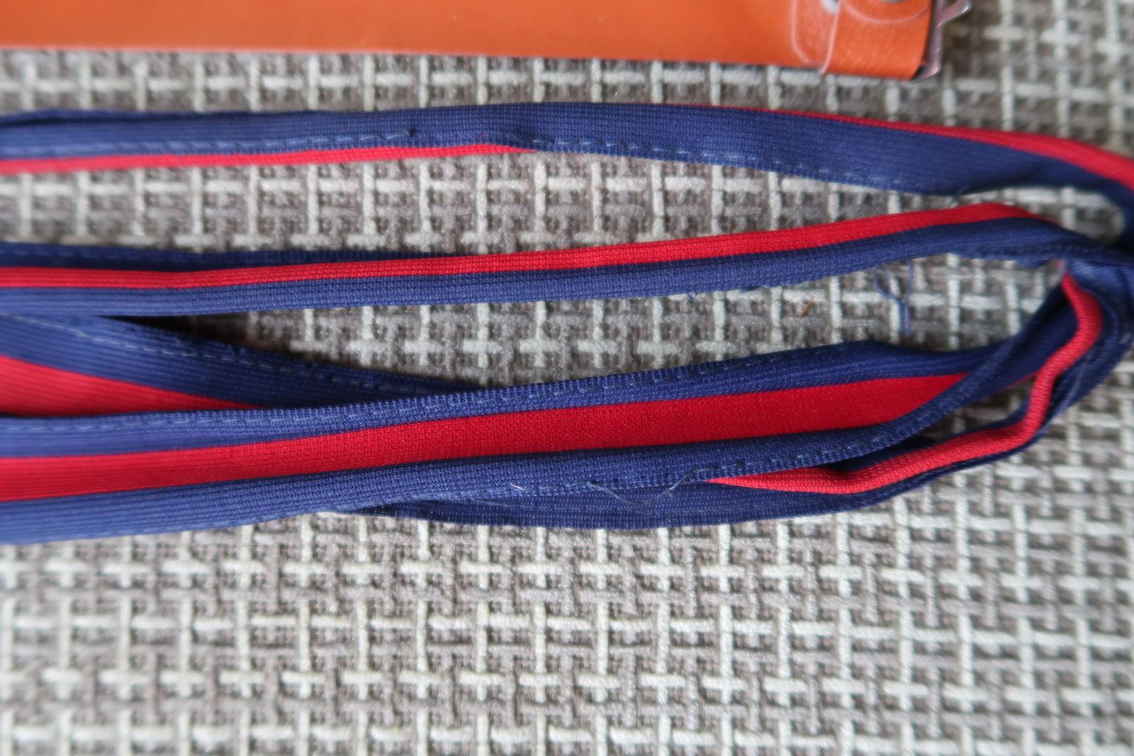 Satz von 2 Vintage-Gürteln aus der UdSSR: Timeless Elegance in Brown und Marineblau, 1J98 (Leder) im Angebot