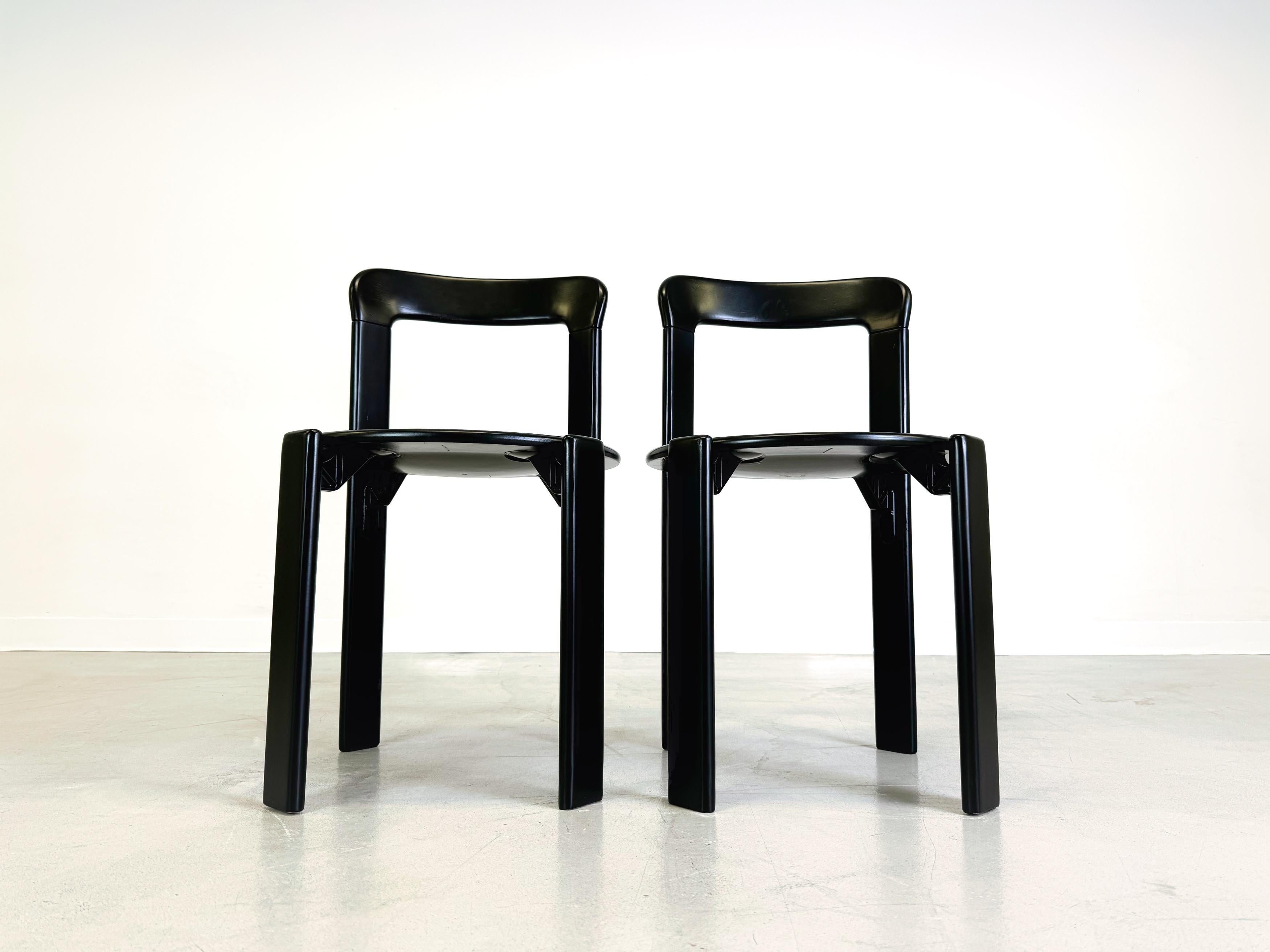 Wir bieten wunderschöne Vintage-Stühle von Bruno Rey für Kusch & Co in Schwarz aus den 1970er Jahren zum Verkauf an, die heute als echte Designklassiker gelten und durch ihre außergewöhnliche Stabilität und Qualität überzeugen.

Zustand: Sehr guter