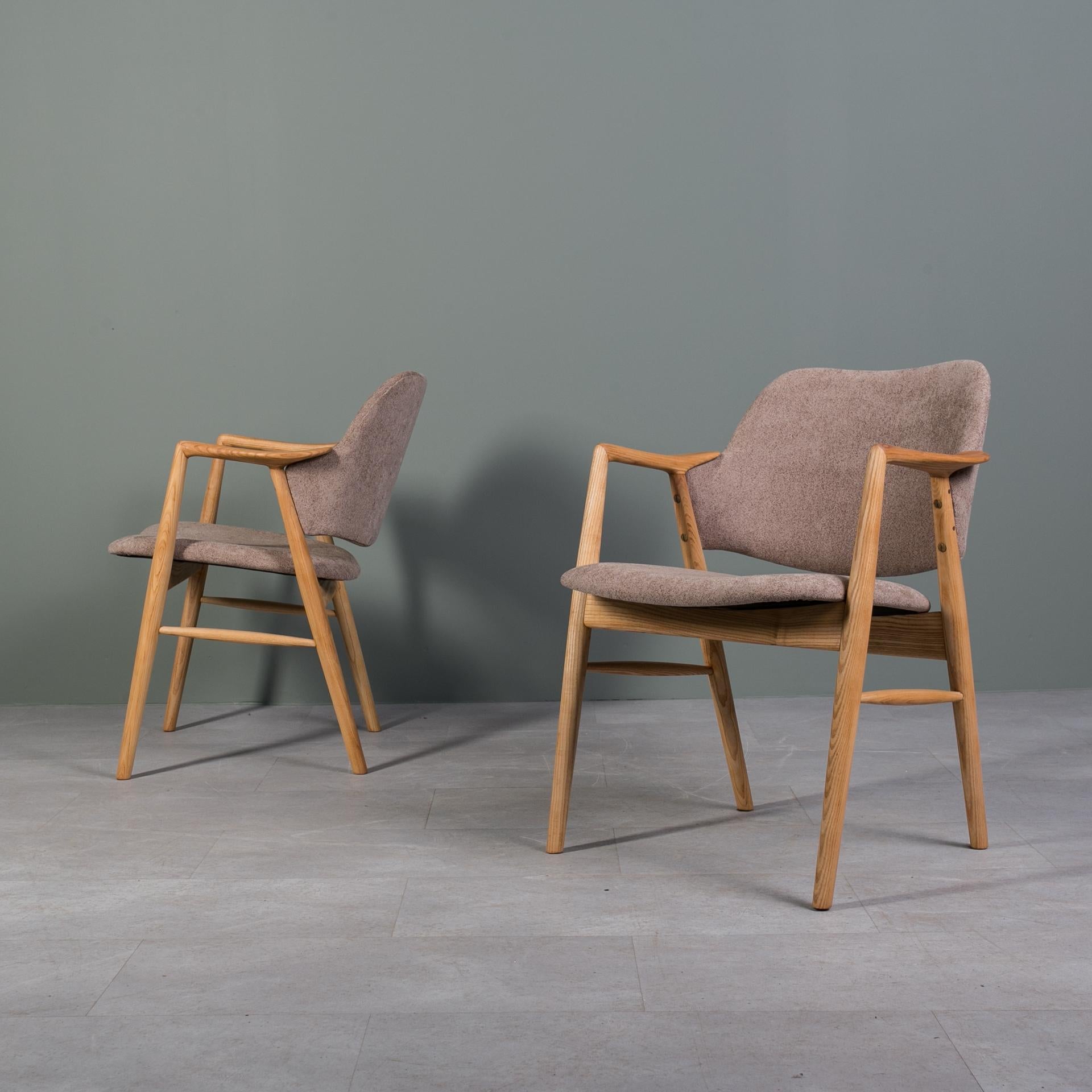 A olio Set di 2 sedie d'epoca, Design scandinavo, Norvegia, anni '60, tappezzate in vendita