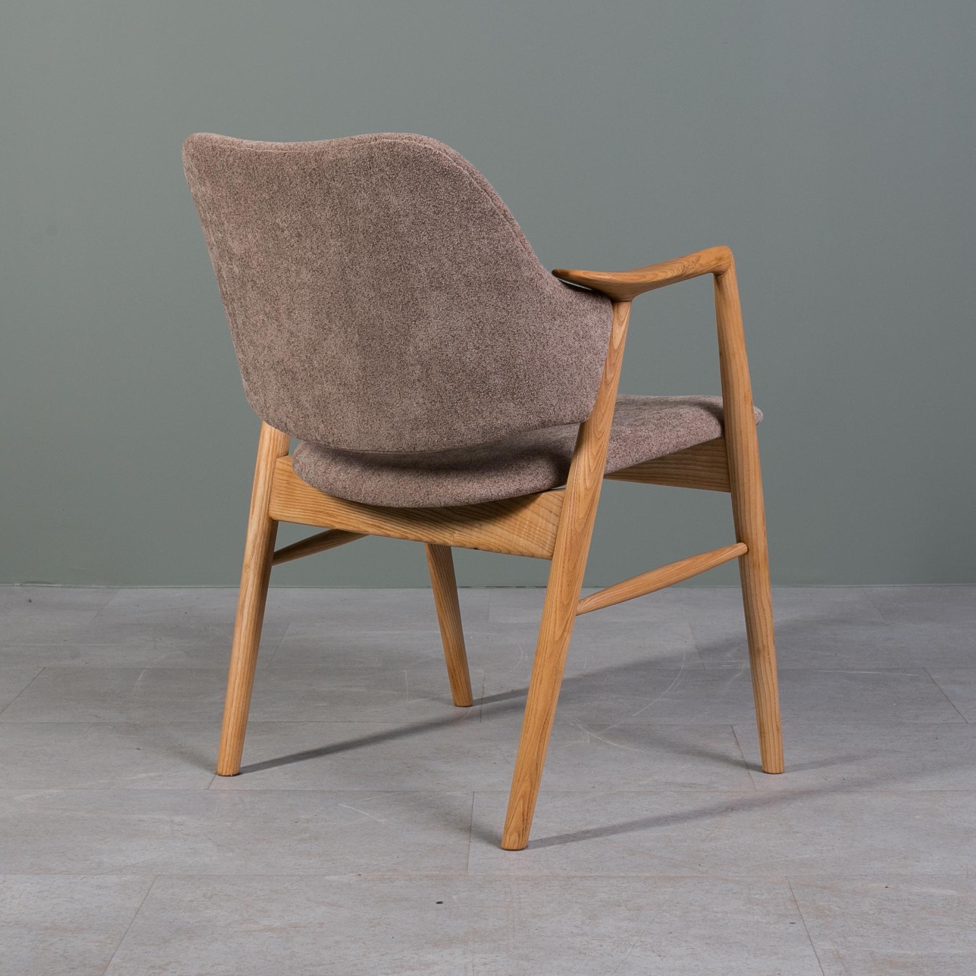 Frassino Set di 2 sedie d'epoca, Design scandinavo, Norvegia, anni '60, tappezzate in vendita