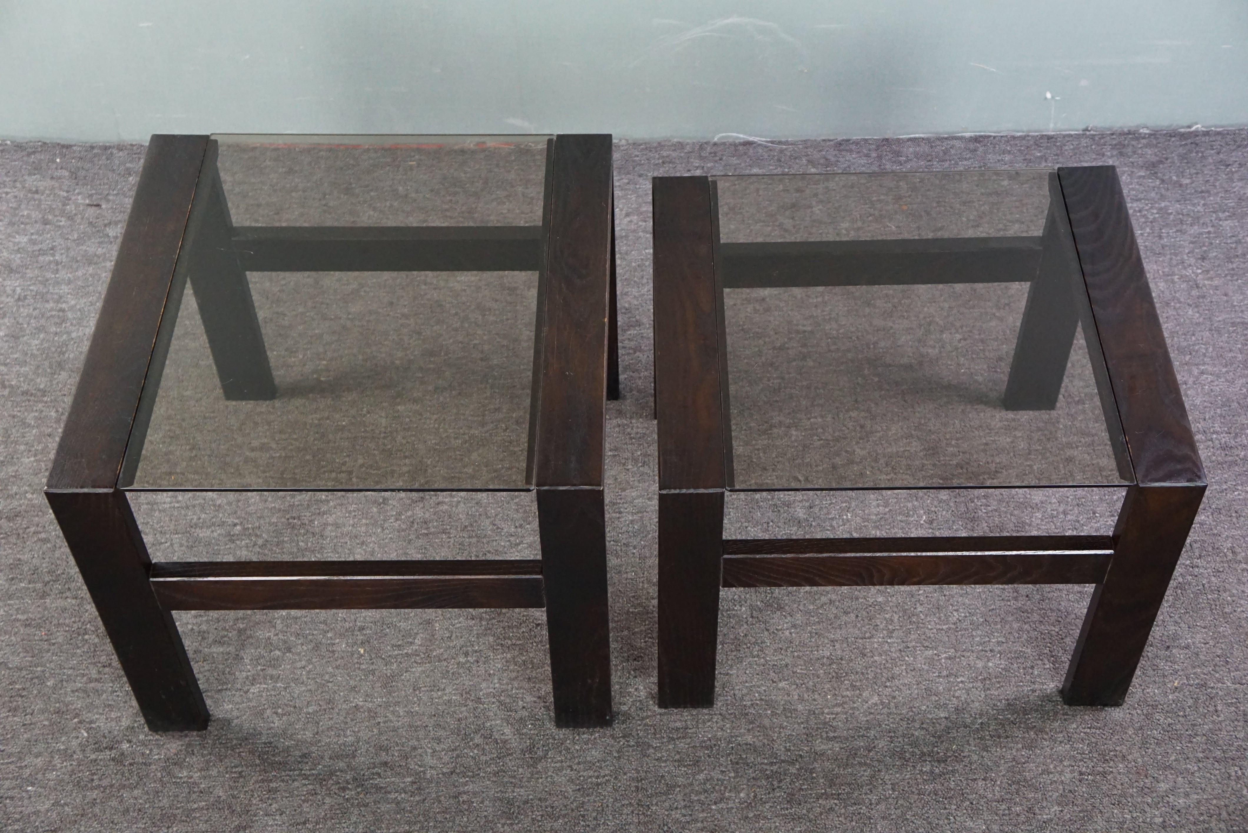 Set of 2 vintage coffee tables or side tables from the 1970s, made of wood and g For Sale 1