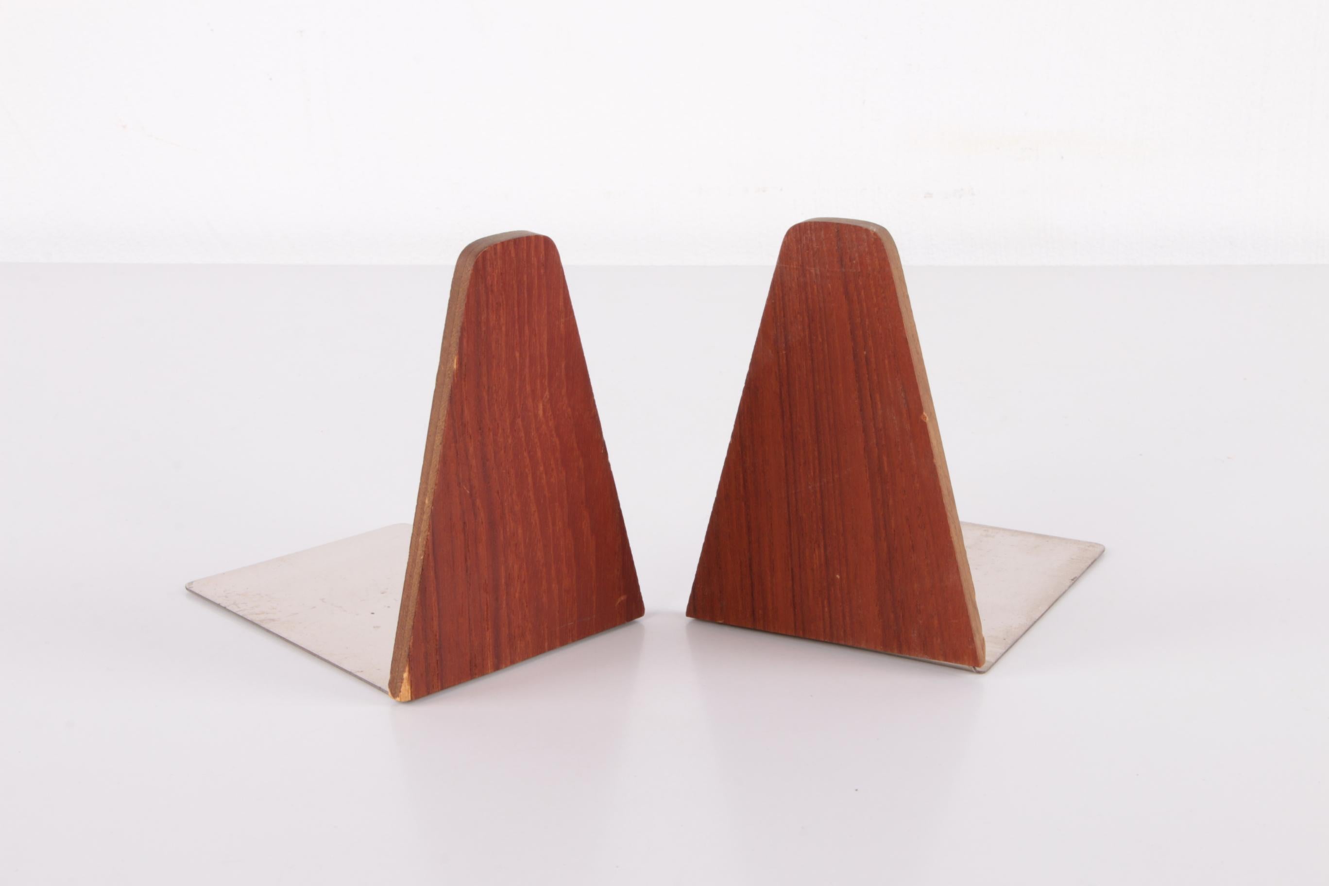 Set of 2 Vintage Danish Design Kai Kristiansen bookends 1960s


A pair of beautiful Mid-Century bookends, made of teak with metal bases in very good condition.

Design by Kai Kristiansen, made by Fm Mobler.

Vintage darkwood bookends in a set of 2