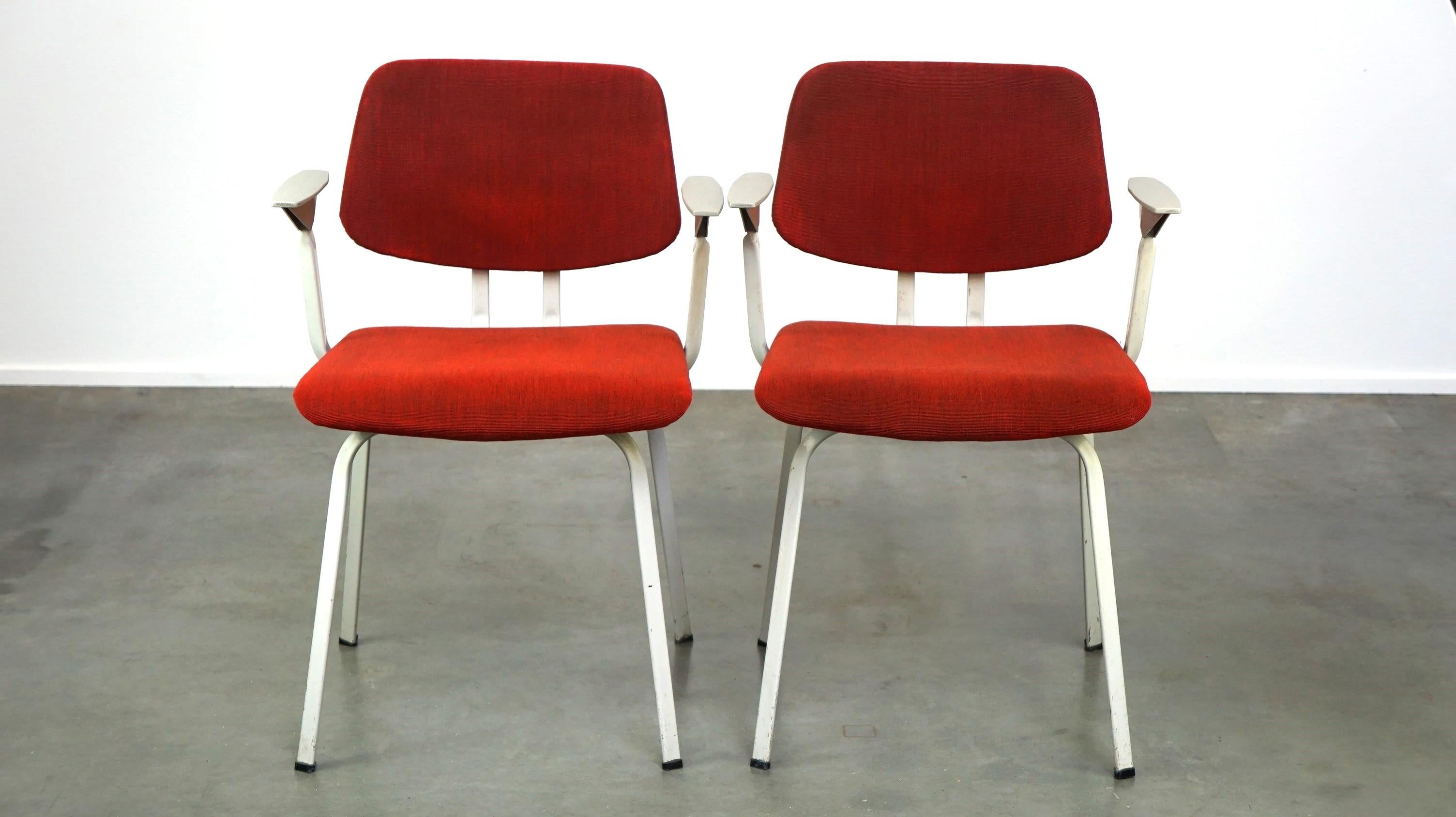 Fatto a mano Set di 2 sedie di design vintage di Friso Kramer per Ahrend de Cirkel fine anni '60 in vendita