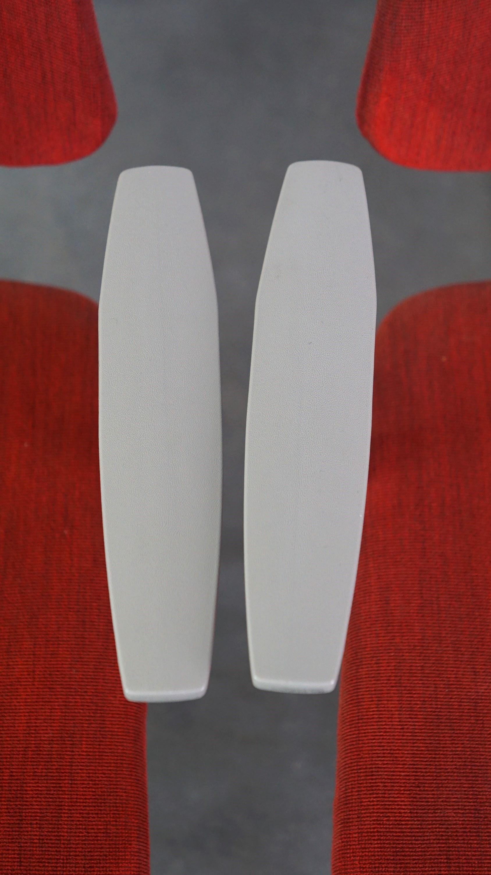 Set di 2 sedie di design vintage di Friso Kramer per Ahrend de Cirkel fine anni '60 in vendita 1