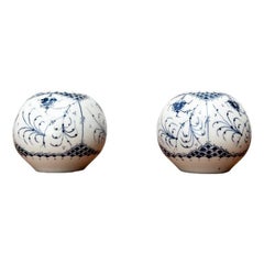 Set von 2 handbemalten Vintage-Kerzenhaltern aus deutschem Porzellan