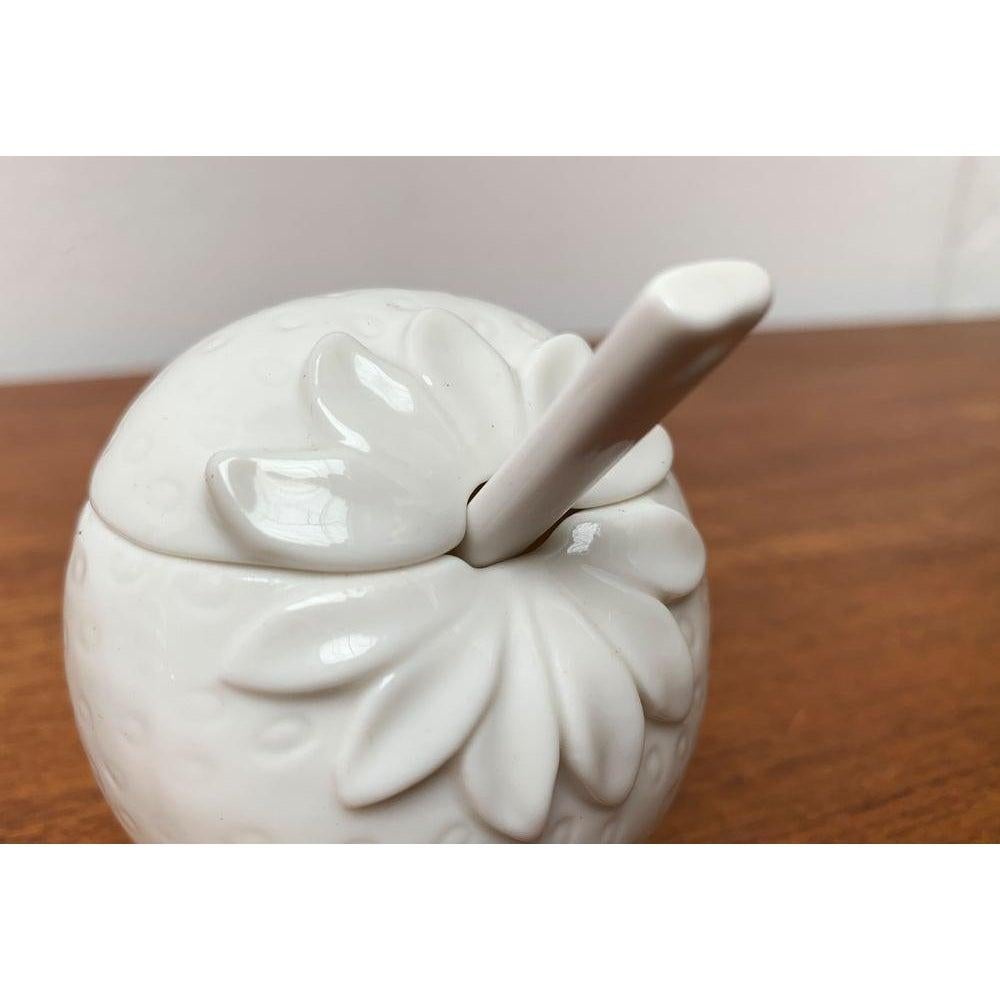 Set of 2 Vintage German Porcelain Jam Pot with Lid and Spoon, 1970s im Zustand „Hervorragend“ im Angebot in Hamburg, DE