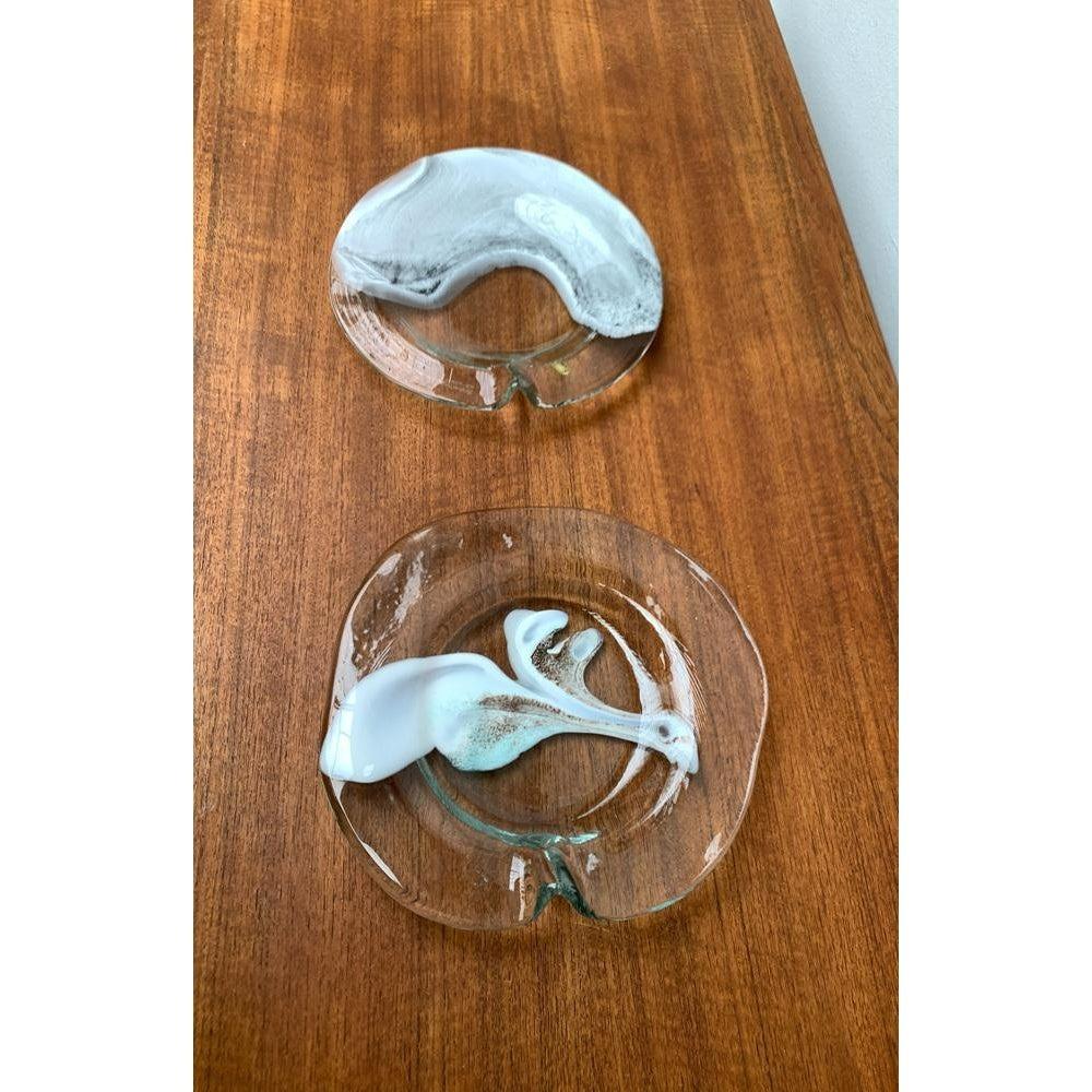 Vintage German Richartz Art Collection Glass Plate and Bowl by Hans Jürgen Richartz for Mathildenhütte, Solingen, Set of 2, in Very Good conditions. Design/One 1970 à 1979 Cette pièce porte une marque d'attribution, je suis certain qu'elle est