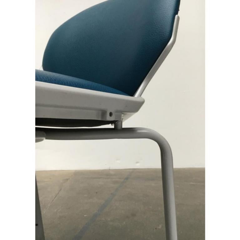 Ensemble de 2 chaises de salle à manger empilables allemandes en cuir de l'ère spatiale, 1970 en vente 4