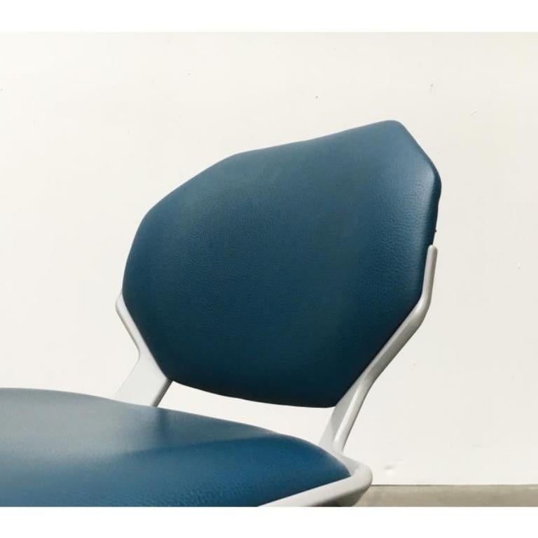 20ième siècle Ensemble de 2 chaises de salle à manger empilables allemandes en cuir de l'ère spatiale, 1970 en vente