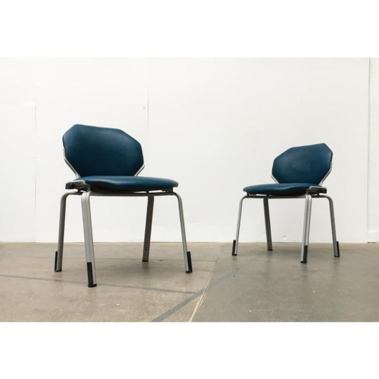 Métal Ensemble de 2 chaises de salle à manger empilables allemandes en cuir de l'ère spatiale, 1970 en vente
