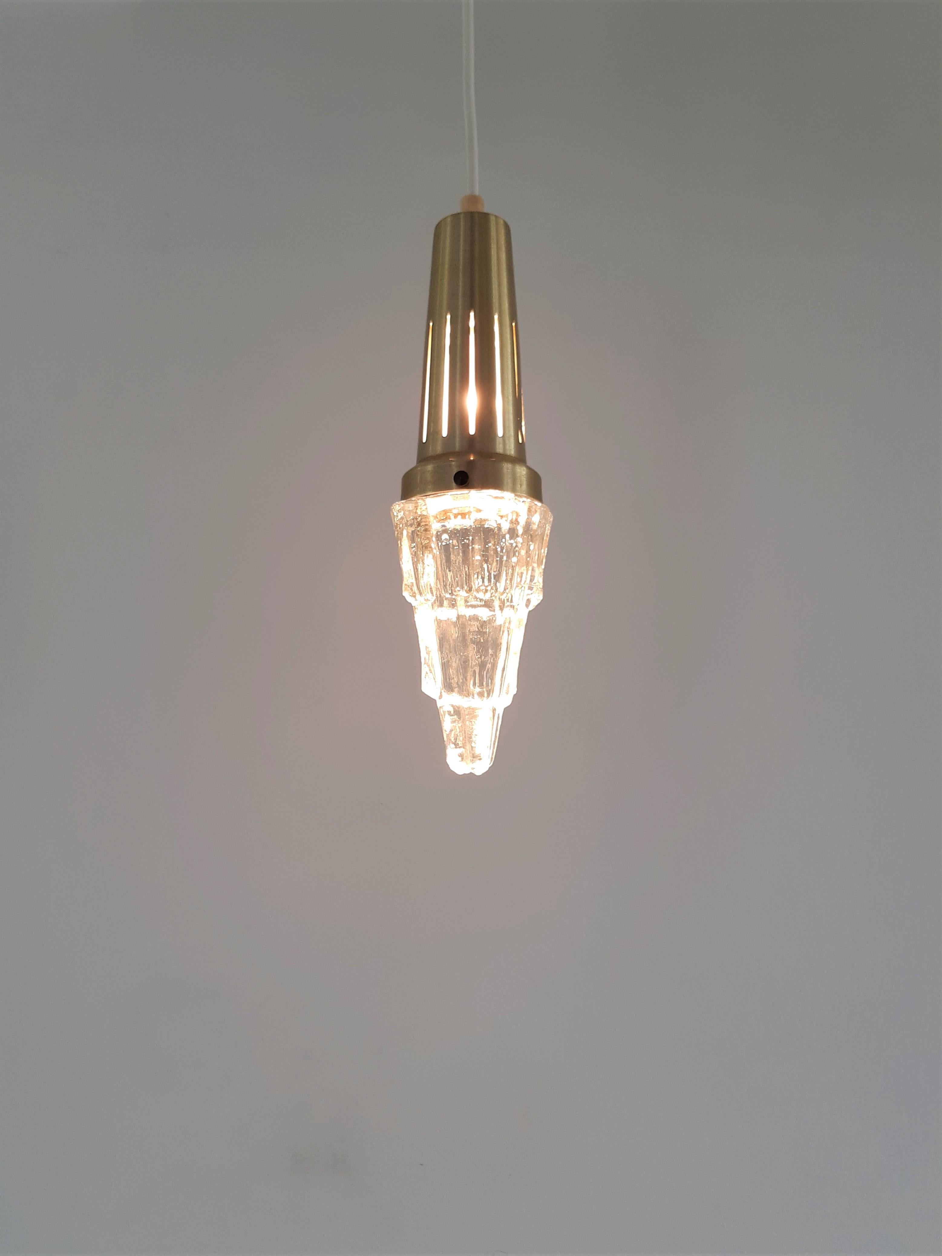 Mid-Century Modern Set of 2 vintage glass & brass icicle pendant lamps for Vitrika, Denmark For Sale