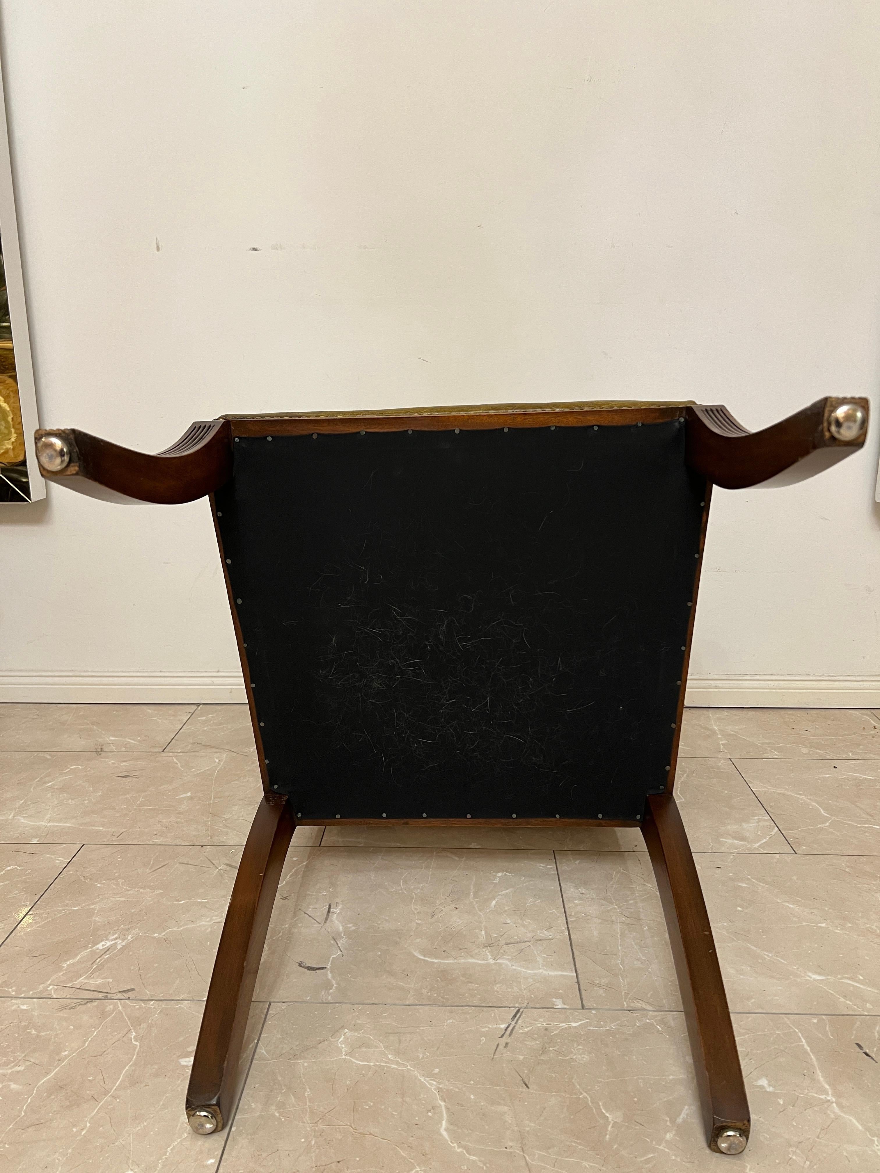 Ensemble de 2 fauteuils Chesterfield / Chippendale en cuir vintage vert / Brown en vente 4