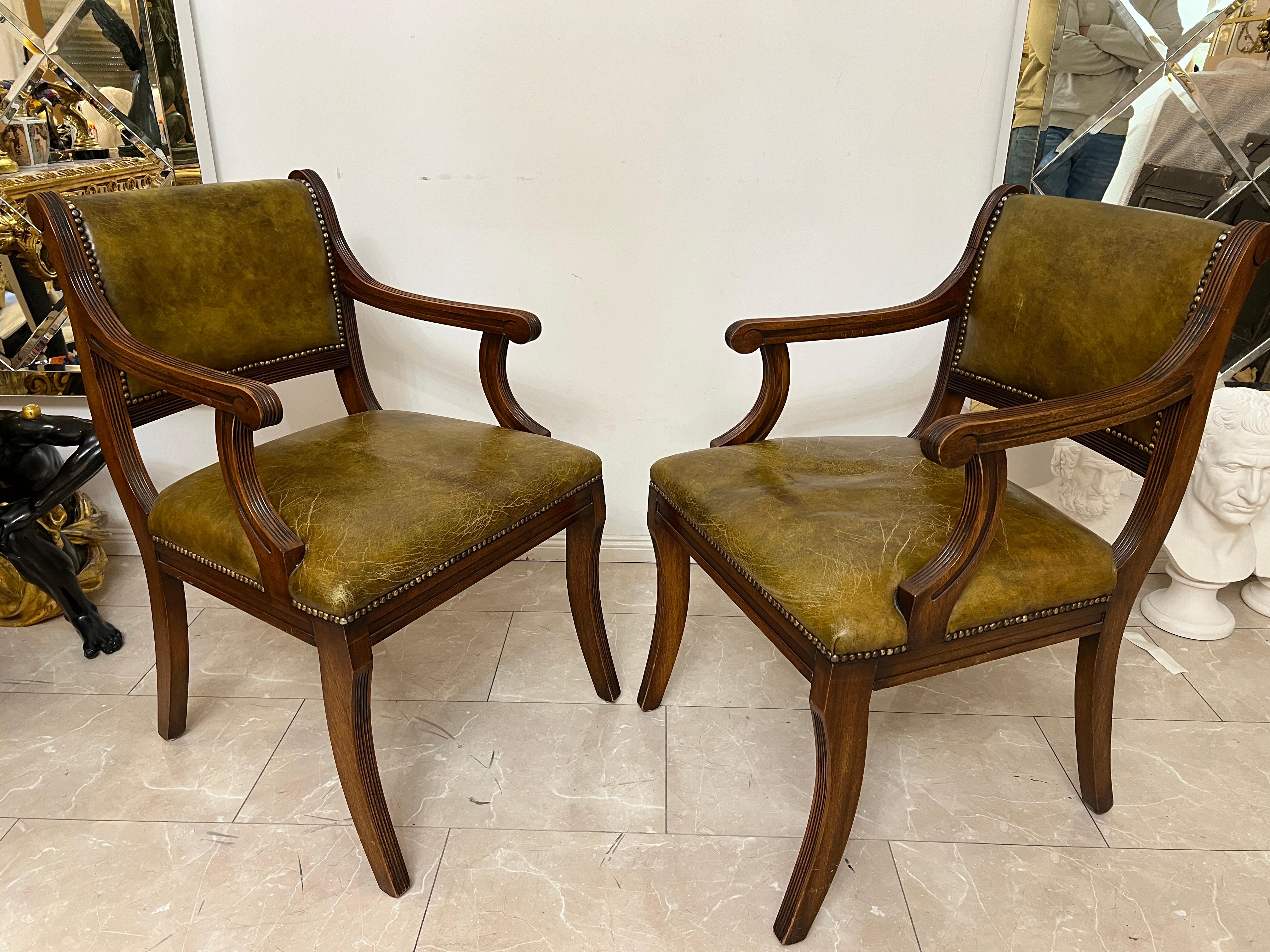 Ensemble de 2 fauteuils Chesterfield / Chippendale en cuir vintage vert / Brown en vente 6