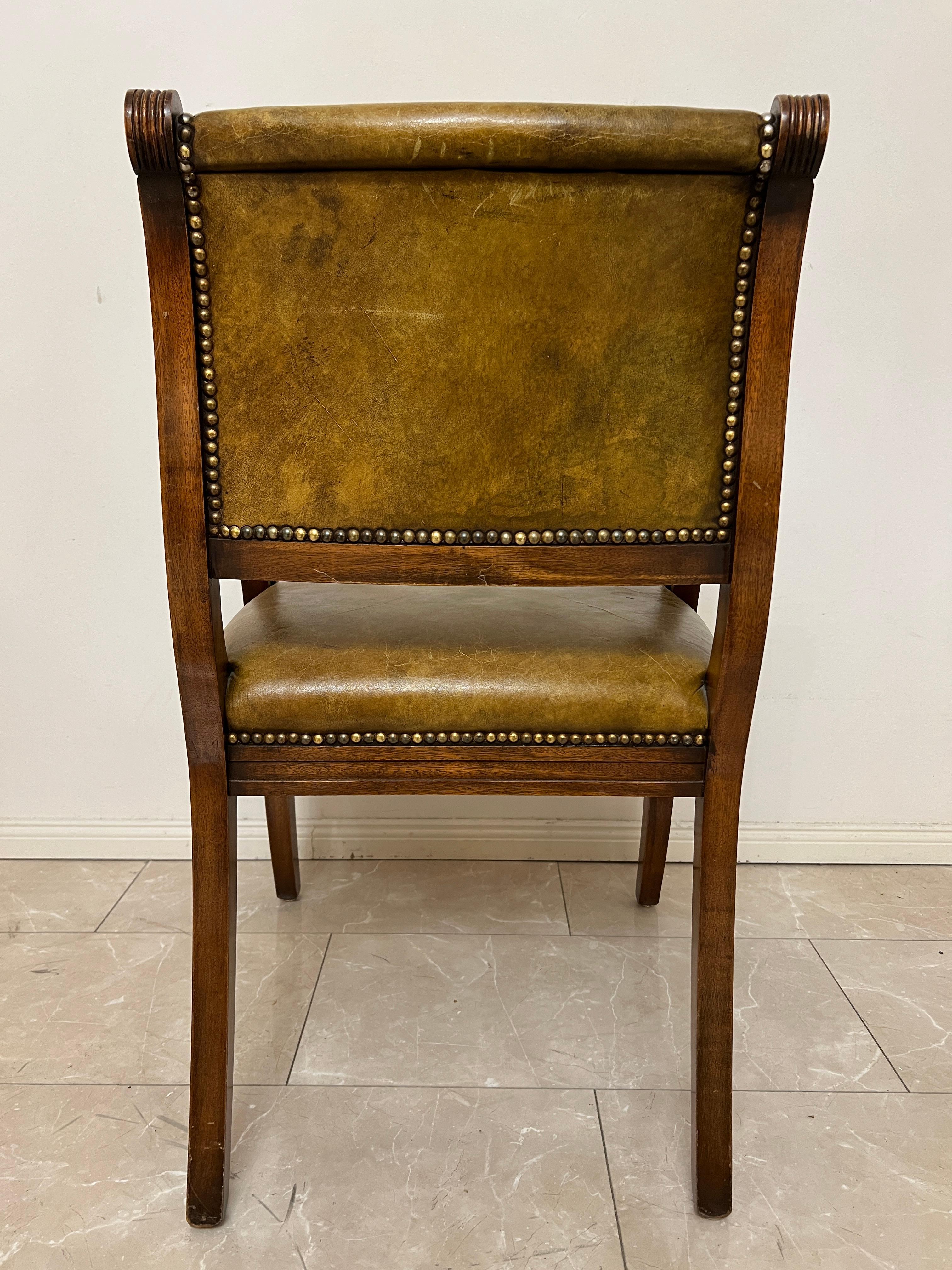 Ensemble de 2 fauteuils Chesterfield / Chippendale en cuir vintage vert / Brown en vente 8