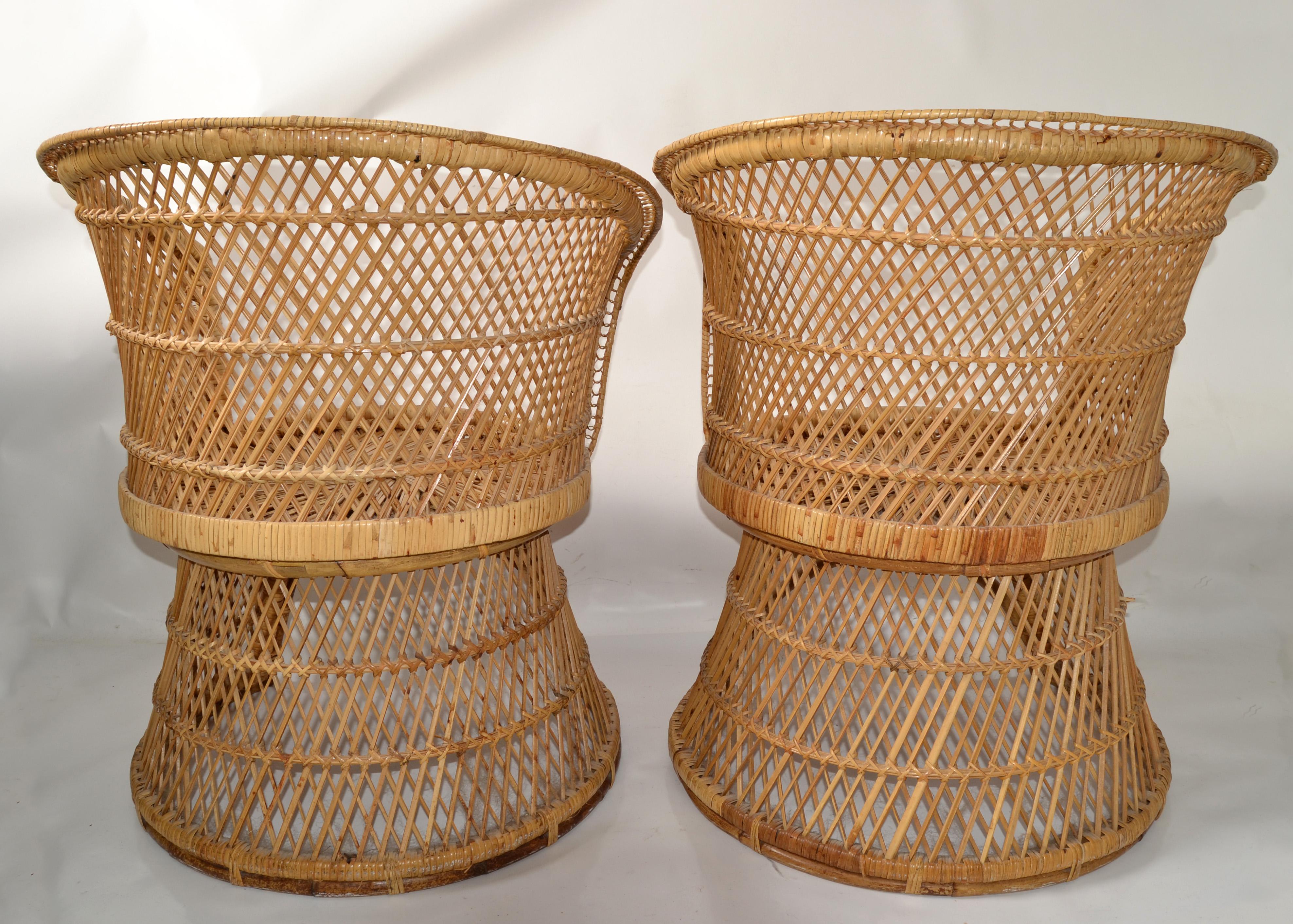 Ensemble de 2 fauteuils vintage en rotin et bambou de style chinoiserie tissés et fabriqués à la main Bon état - En vente à Miami, FL