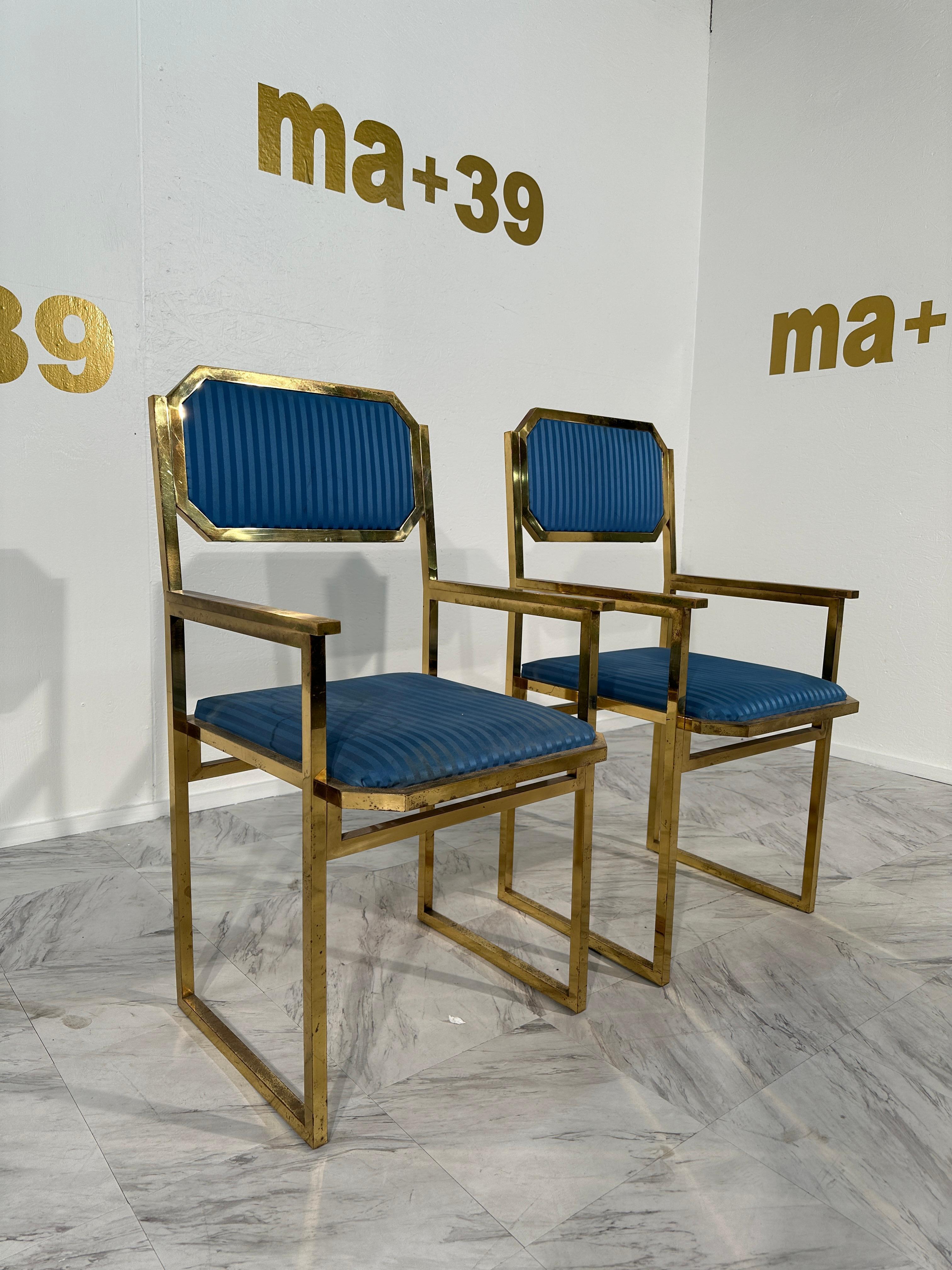 The Set of 2 Vintage Italian Dining Chairs by Romeo Rega from the 1970s exemplifies the sophisticated and sleek design of the era. Crafted by renowned Italian designer Romeo Rega, these chairs feature a harmonious blend of chrome-plated metal frames