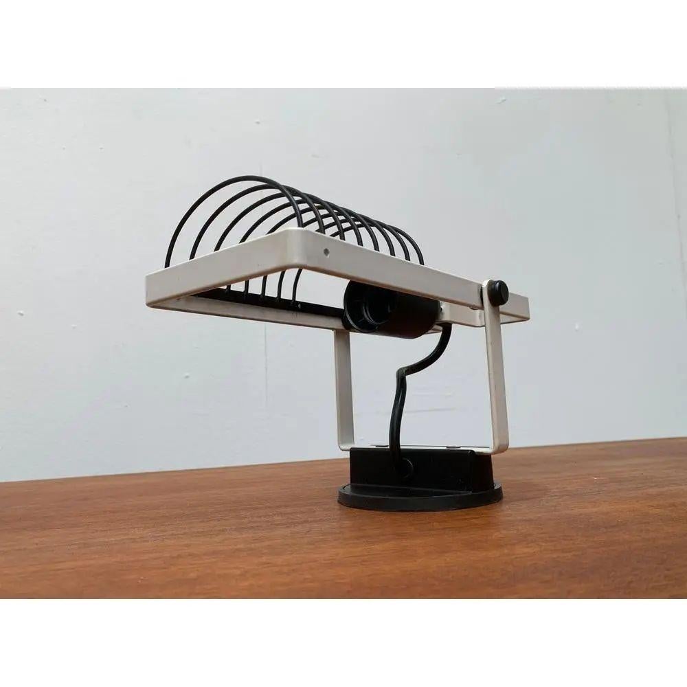 Rare wall lights from the Sintesi series of the Italian manufacturer Artemide after a design by Ernesto Gismondi from the 70s.

The lights show the characteristic elements of the Sintesi series, the black struts and the fine frame with joint. This