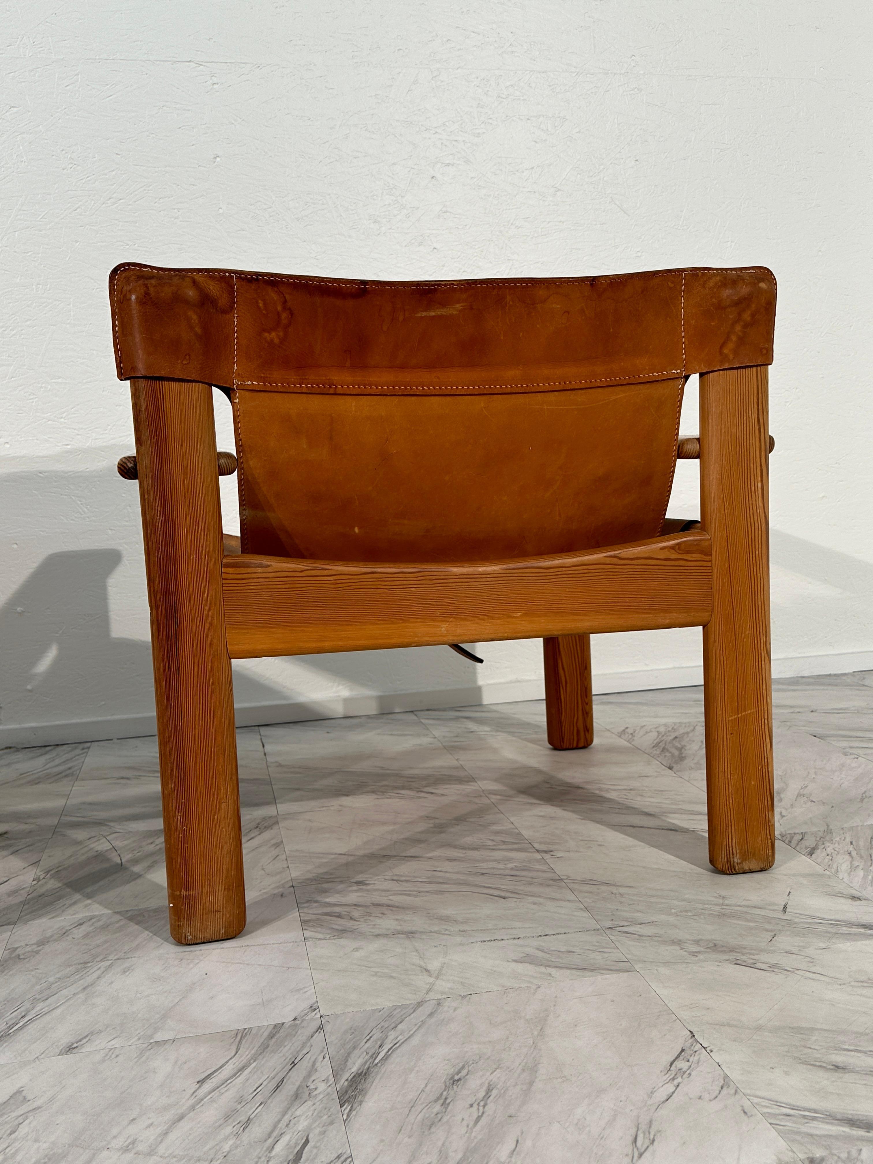 Satz von 2 italienischen Holz- und Leder-Safari-Stühlen 1970er Jahre (Moderne der Mitte des Jahrhunderts) im Angebot