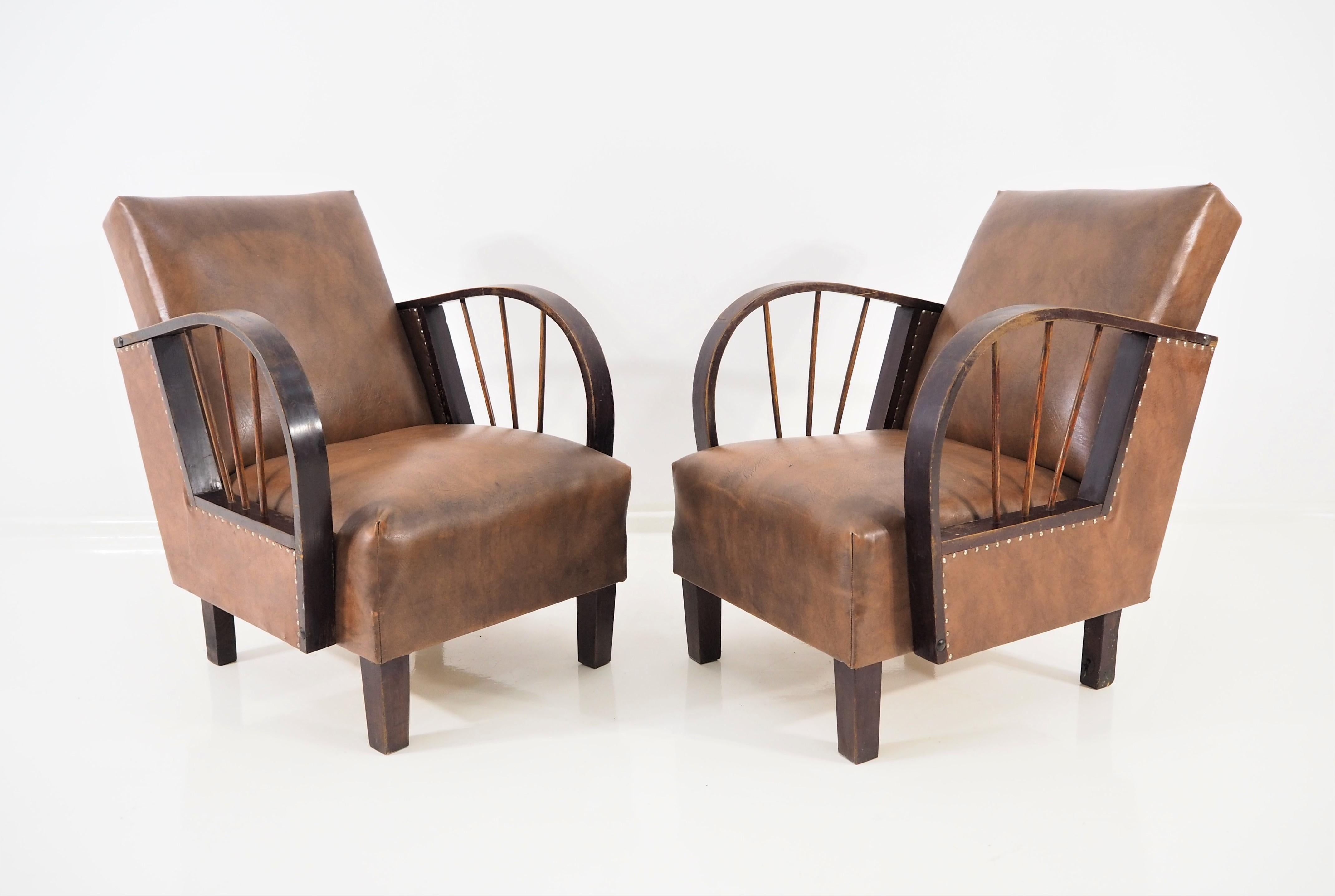 Art Deco style lounge chairs, set of 2 made from 1970. The original condition has not been carried out any renovation, no cracks or fractures.
Dimensions: height 83 cm, width 64 cm, depth 80 cm.