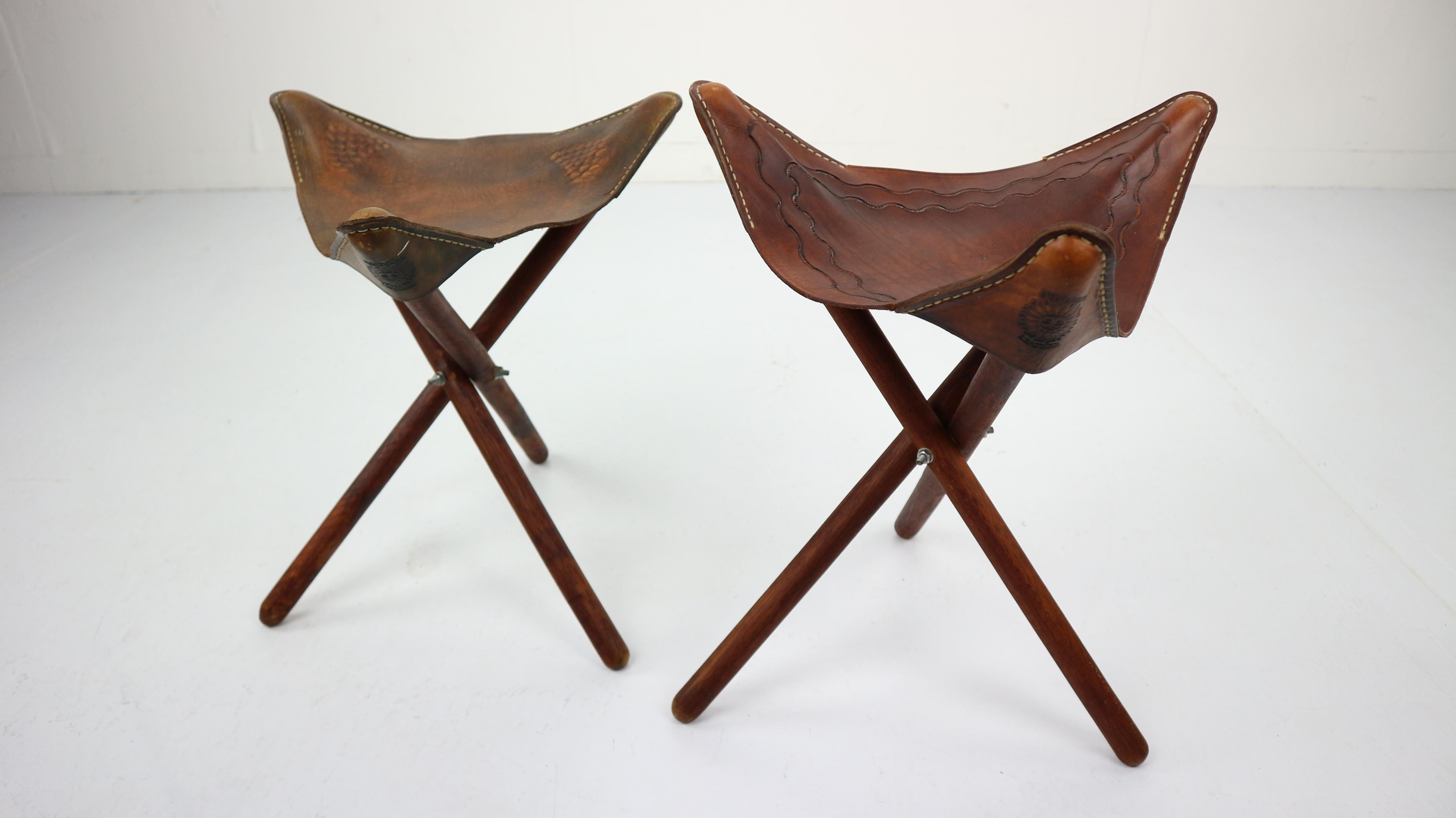 Mid-Century Modern Set of 2 Vintage Mexican Tooled Leather Tripod Saddle Stools, 1940s