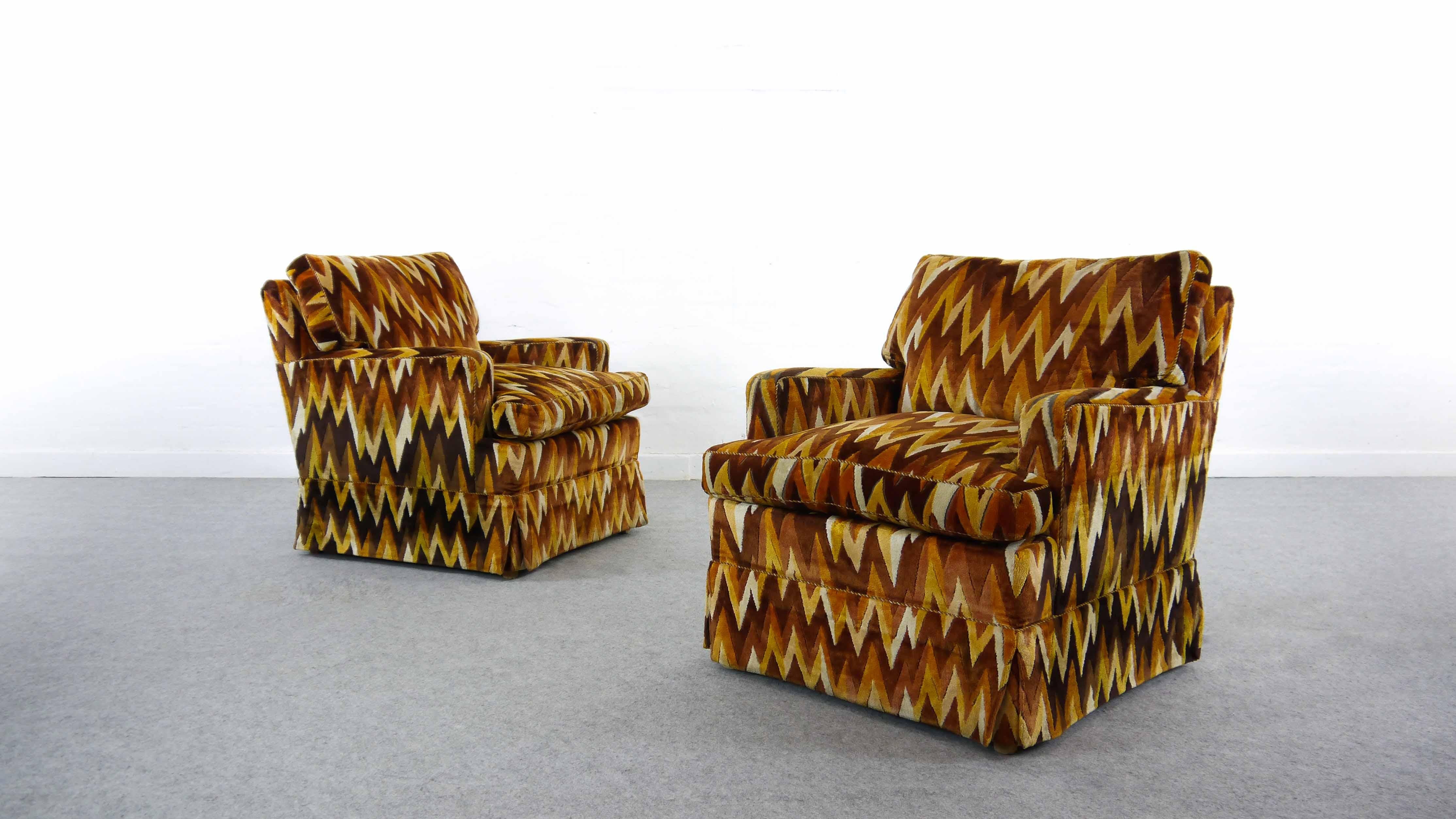 Set of 2 lounge chairs/ fireplace chairs from the 1970s. Swinging zigzag pattern in Missoni style. Original brown / yellow shades upholstery. Lose down filled cushions on seat and backrest. Manufactured by Bielefelder Werkstätten, Germany. Marked