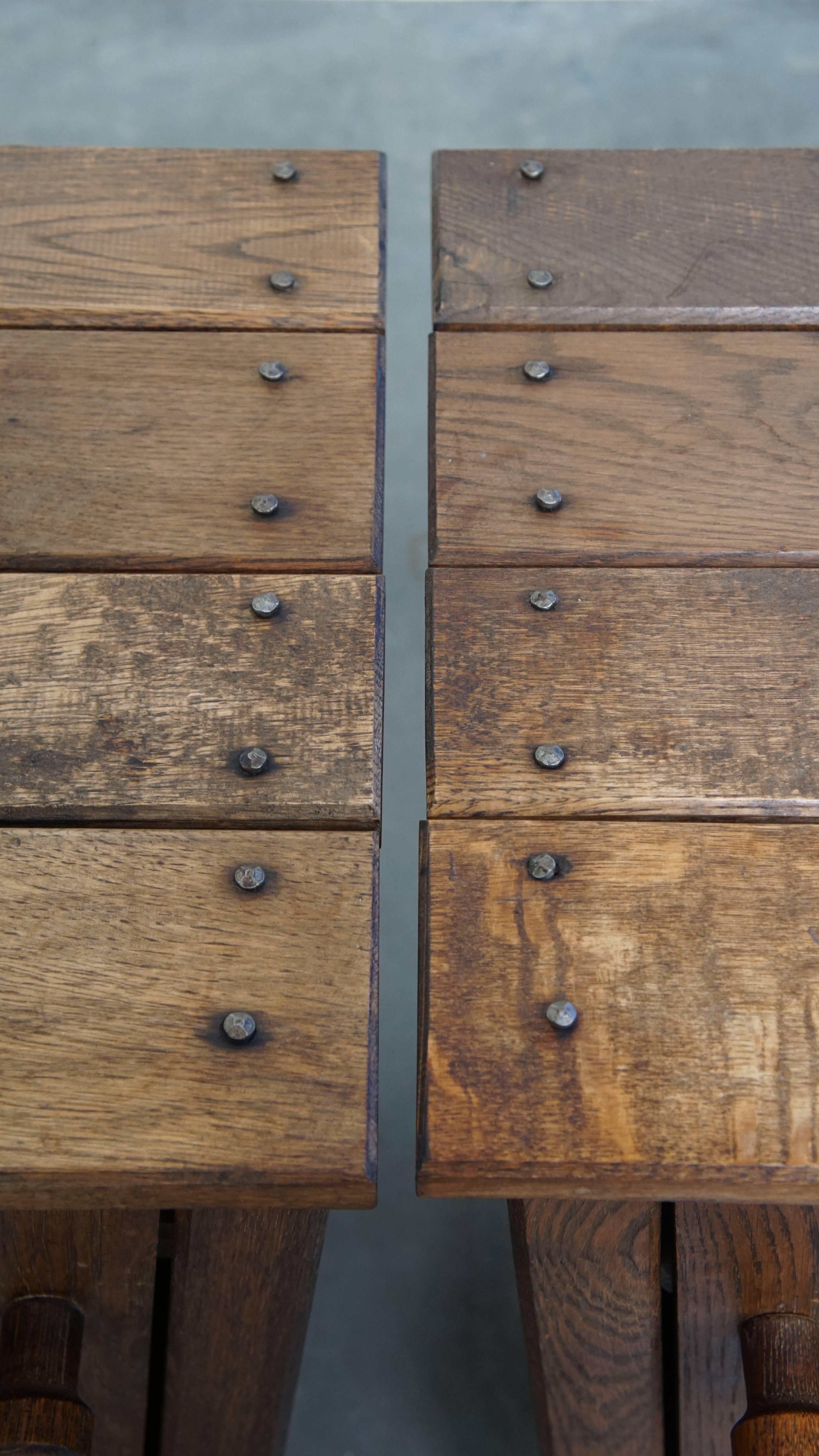 Ensemble de 2 tables de chevet / tables de nuit vintage en chêne en vente 1