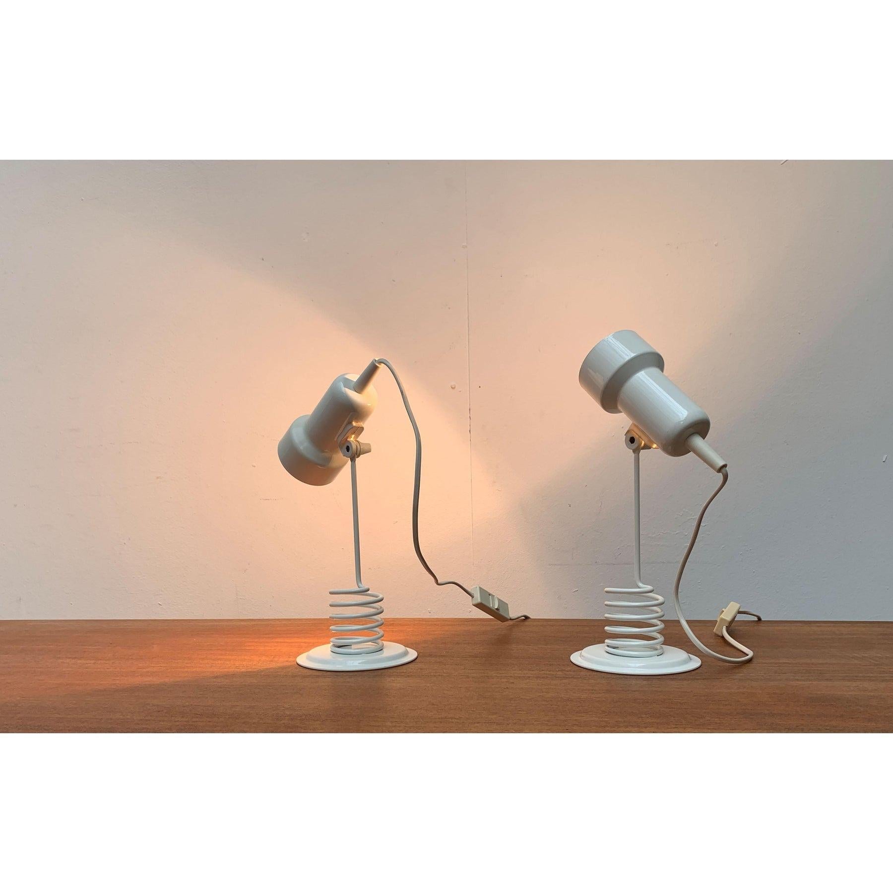 20ième siècle Ensemble de 2 lampes de table vintage postmodernes de l'ère spatiale, années 1980 en vente