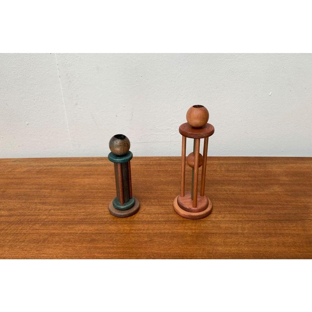 Ensemble de 2 bougeoirs postmodernes en bois, années 1960 en vente 4