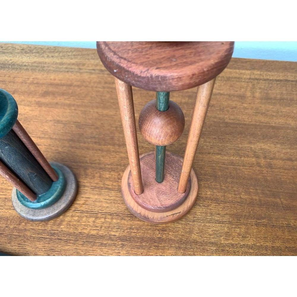 Ensemble de 2 bougeoirs postmodernes en bois, années 1960 en vente 2