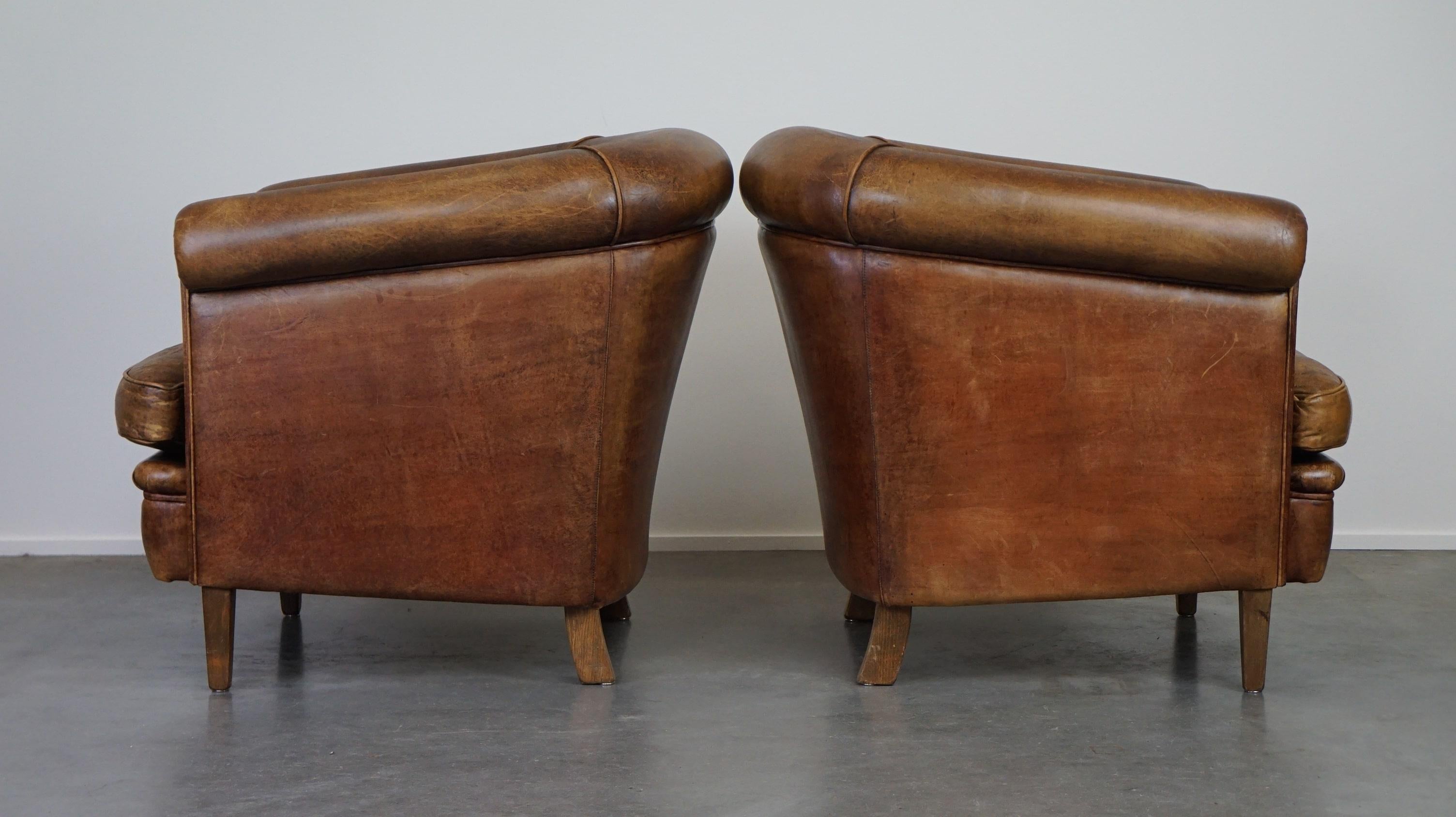 Set of 2 vintage sheep leather club chairs with a beautiful worn look In Good Condition In Harderwijk, NL