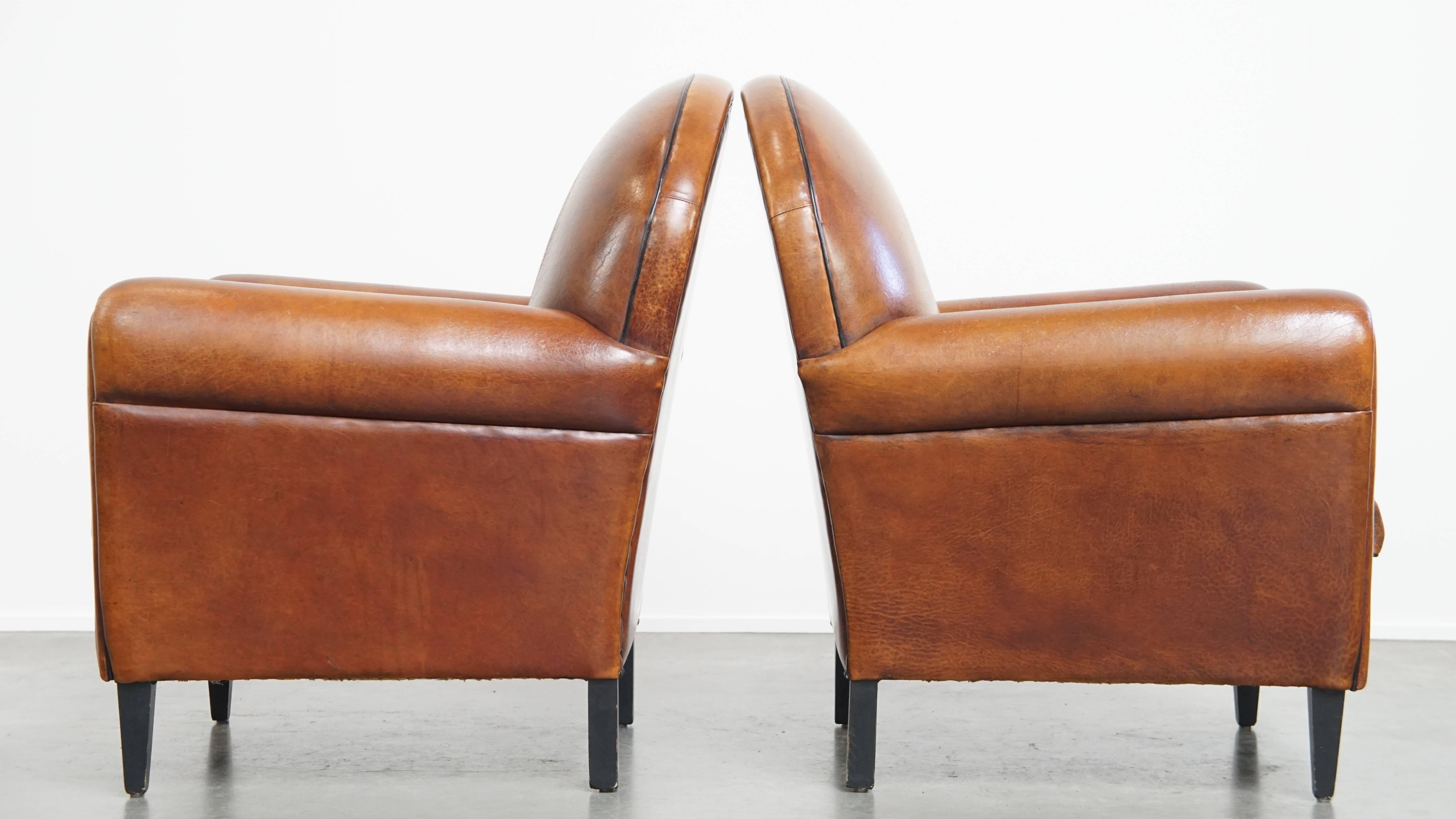 Fait main Lot de 2 fauteuils Vintage en cuir de mouton de style Art Deco Design en vente
