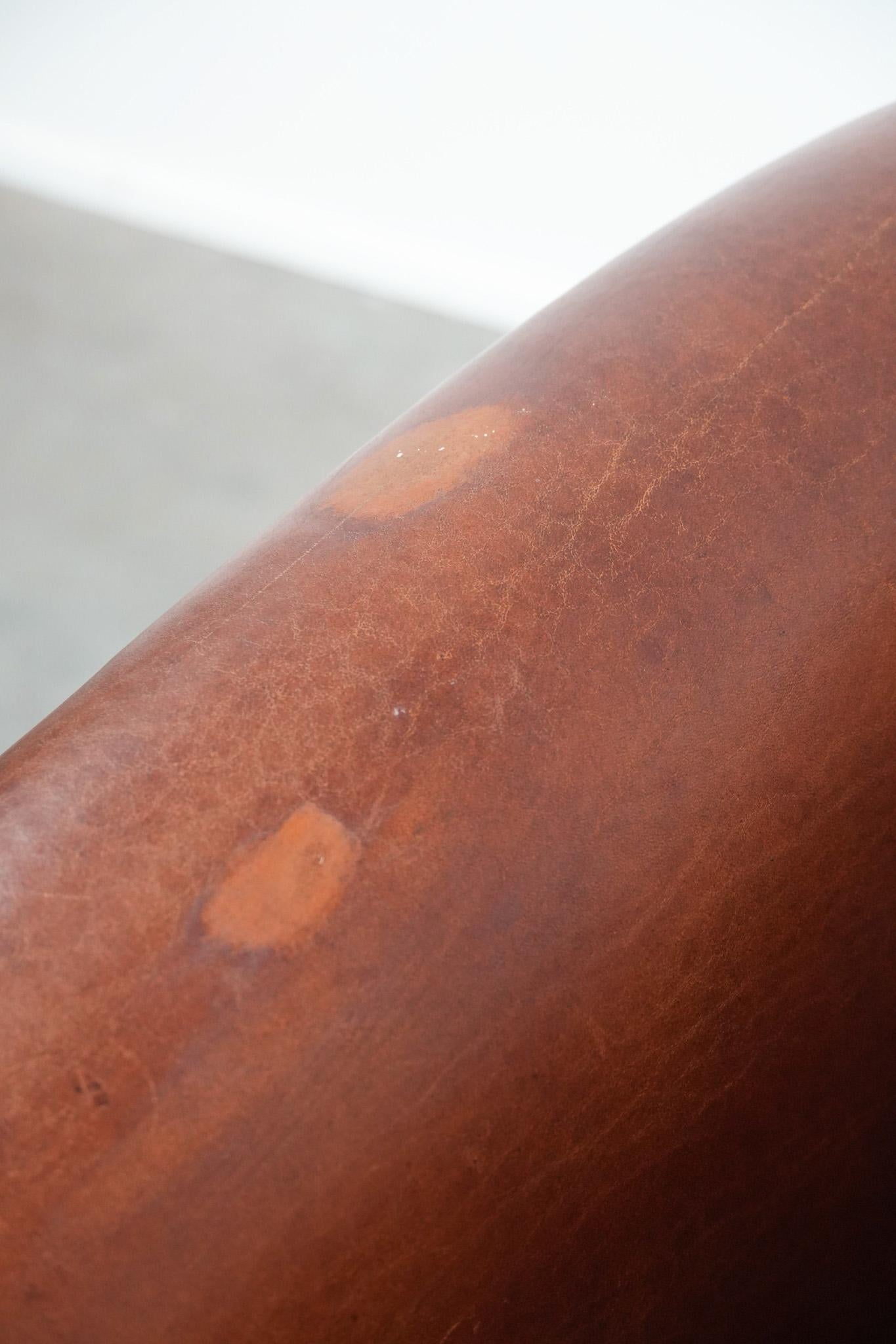 Satz von 2 Vintage Schafsleder Clubsesseln mit Ziernägeln im Angebot 6