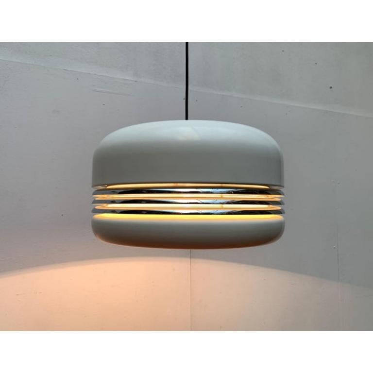 Métal Ensemble de 2 lampes à suspension allemandes modèle 5526 de l'ère spatiale, années 1970 en vente