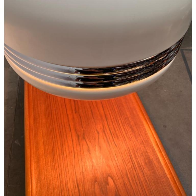 Ensemble de 2 lampes à suspension allemandes modèle 5526 de l'ère spatiale, années 1970 en vente 1