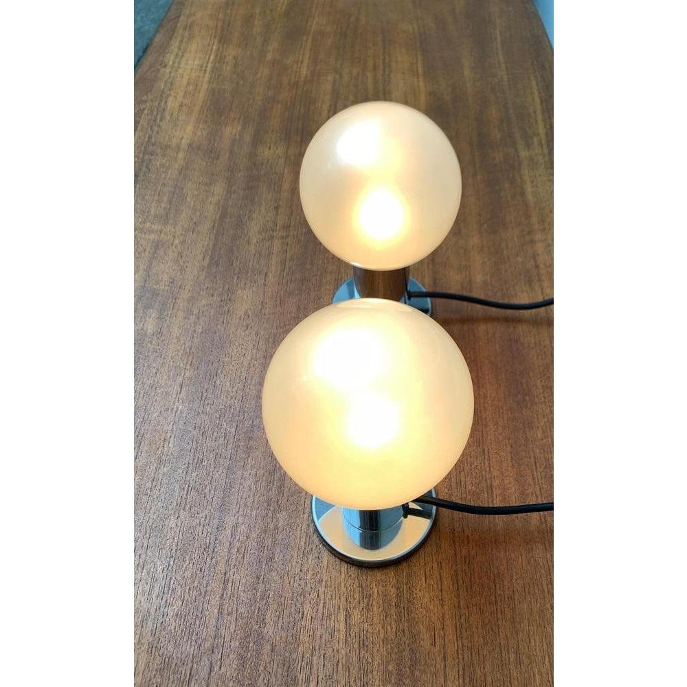 Ensemble de 2 lampes de bureau allemandes perlées de l'ère spatiale par Motoko Ishii, 1970 Excellent état - En vente à Hamburg, DE